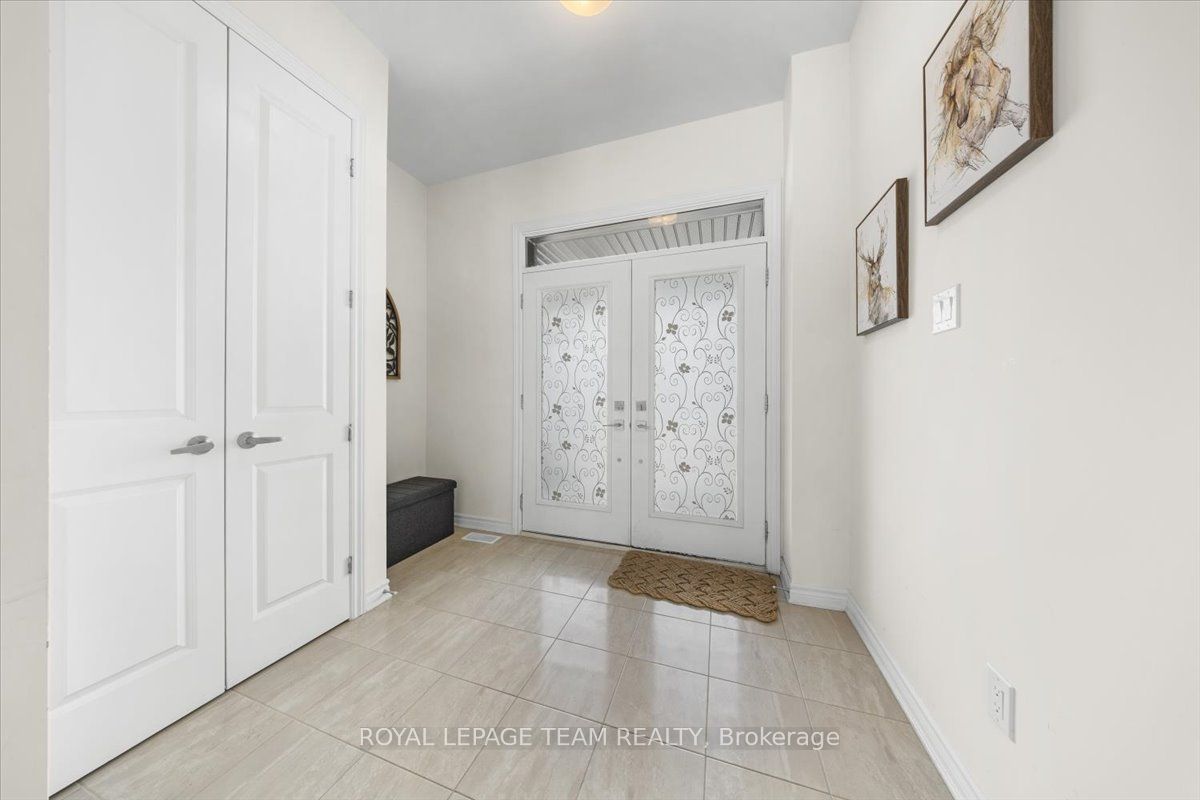 290 Turnbuckle Crescent Property Photo 2