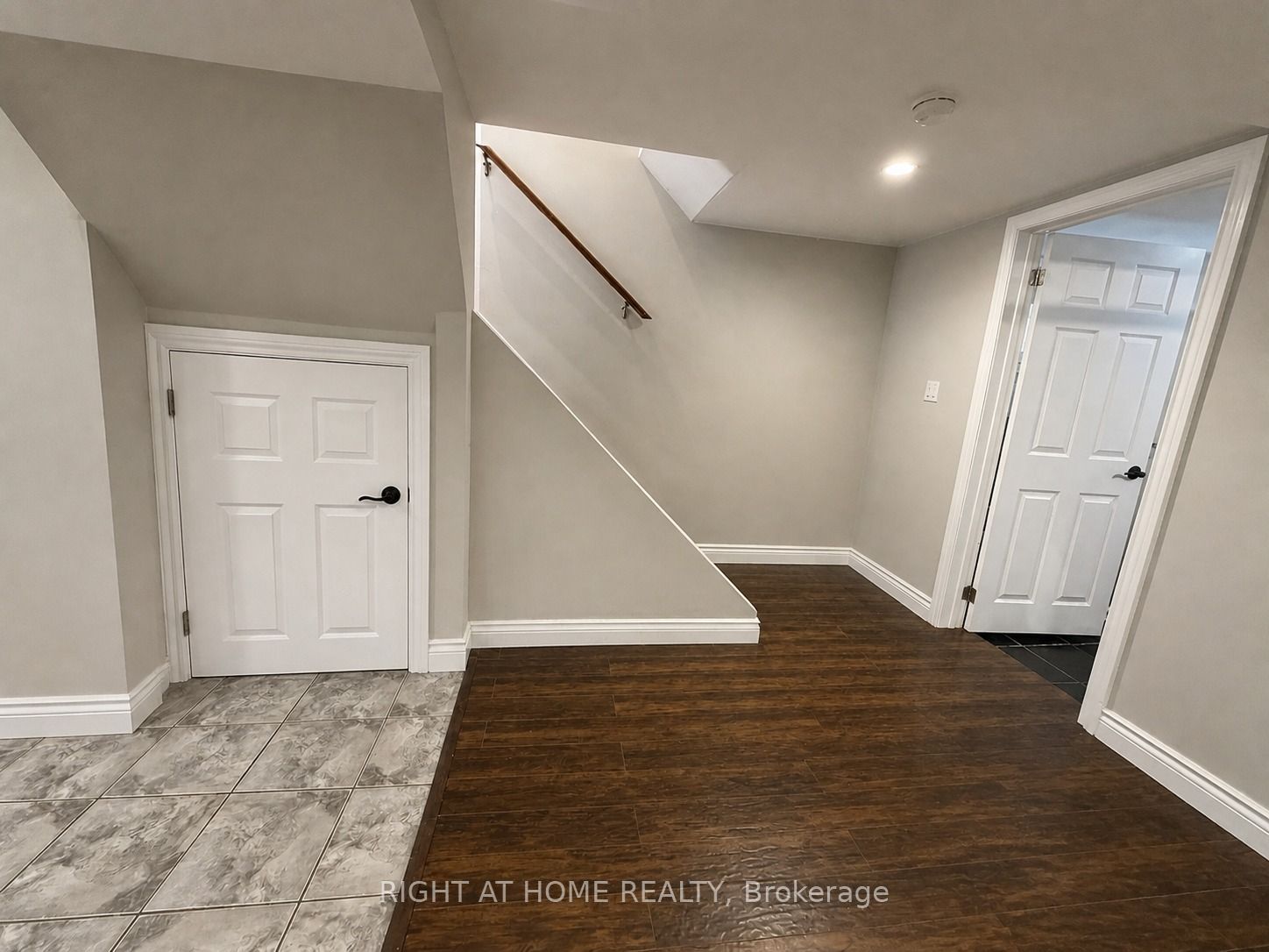 830 Brucedale Avenue E Lower Property Photo 4