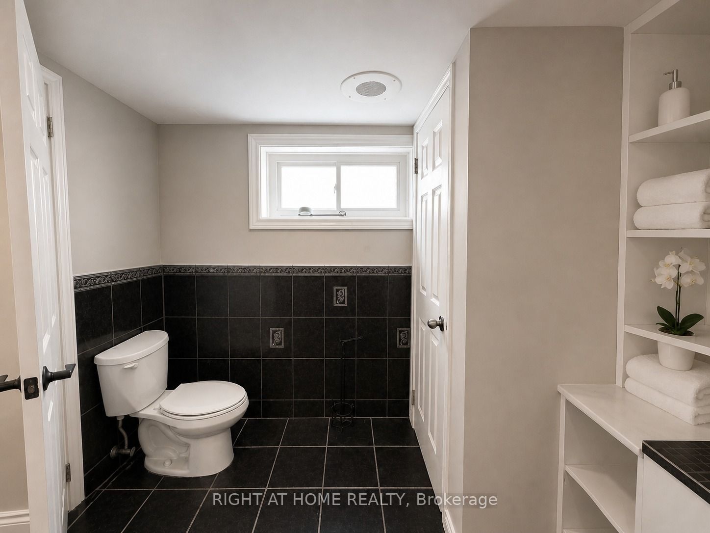 830 Brucedale Avenue E Lower Property Photo 12
