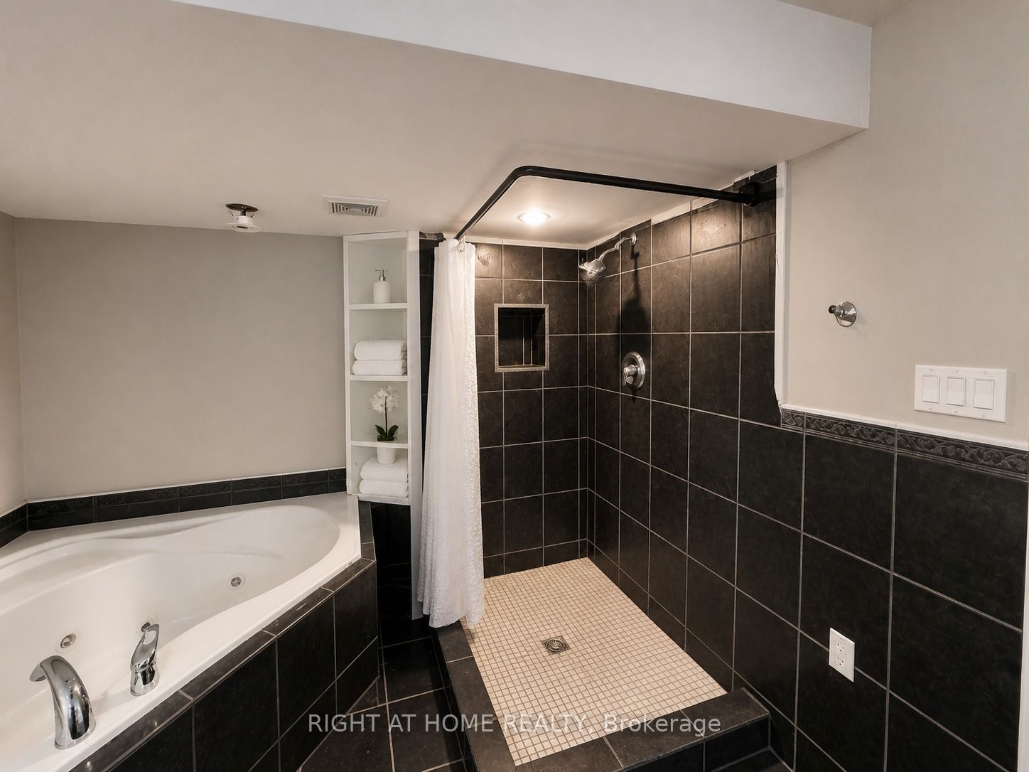 830 Brucedale Avenue E Lower Property Photo 13