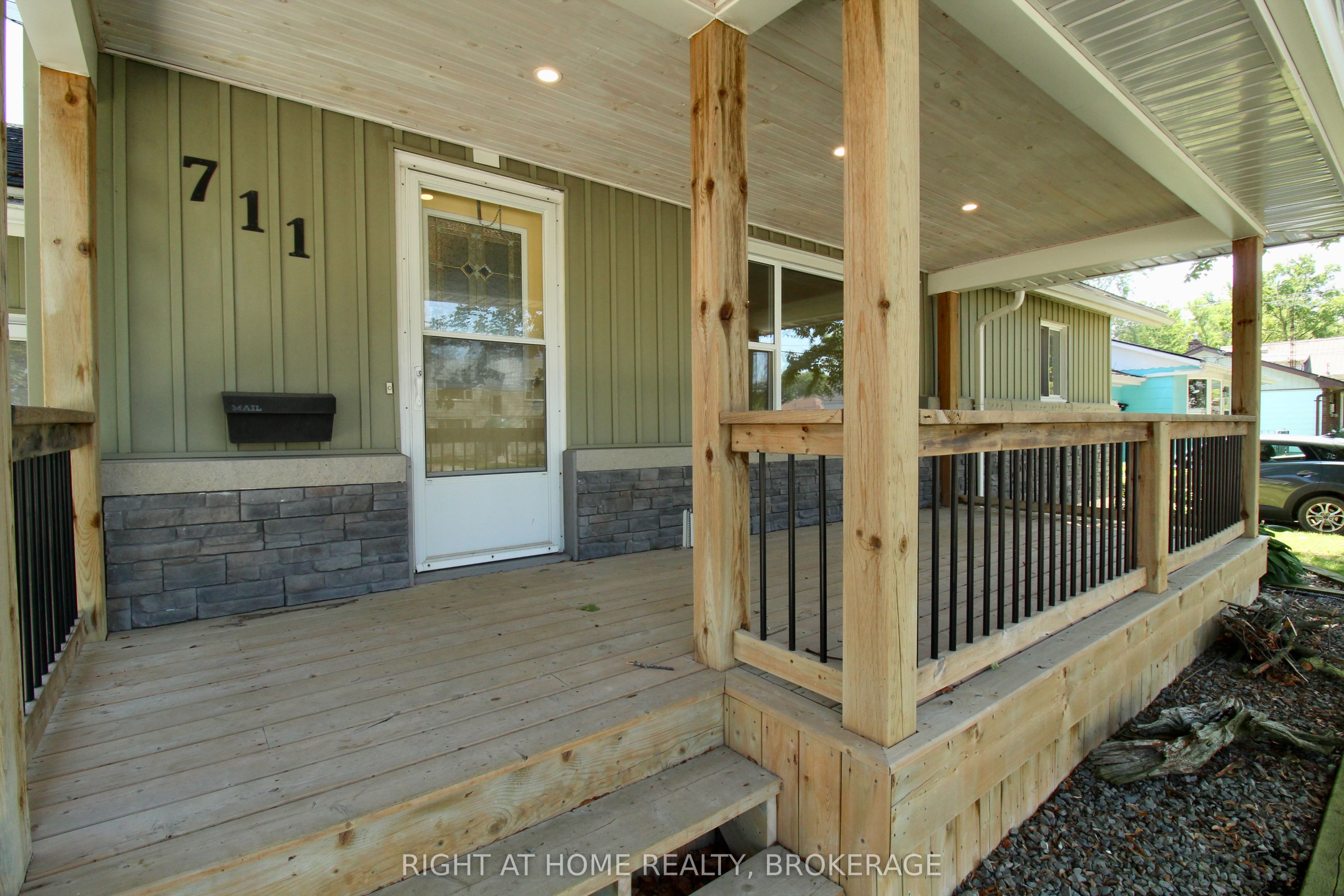 711 John Street Property Photo 3