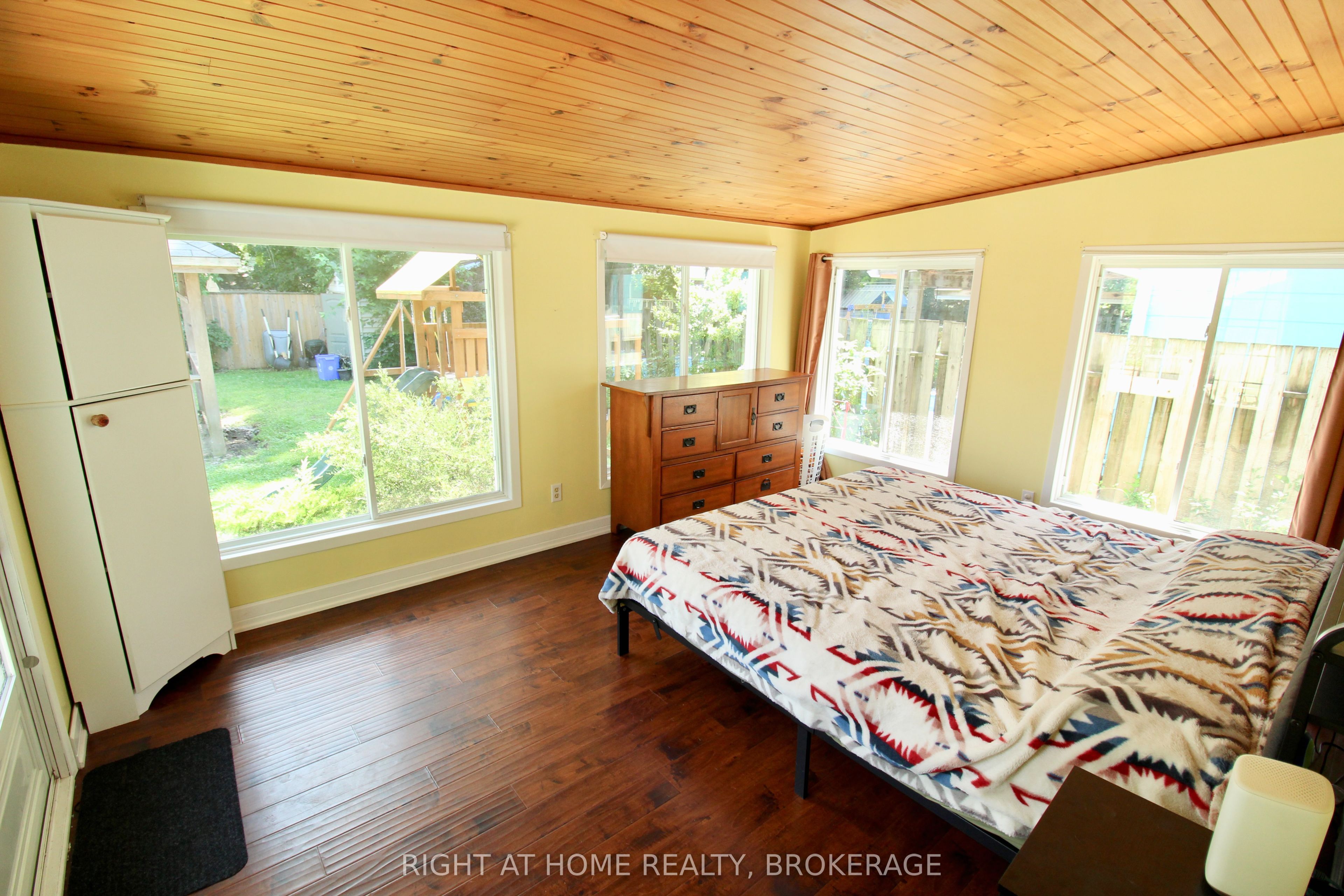 711 John Street Property Photo 12