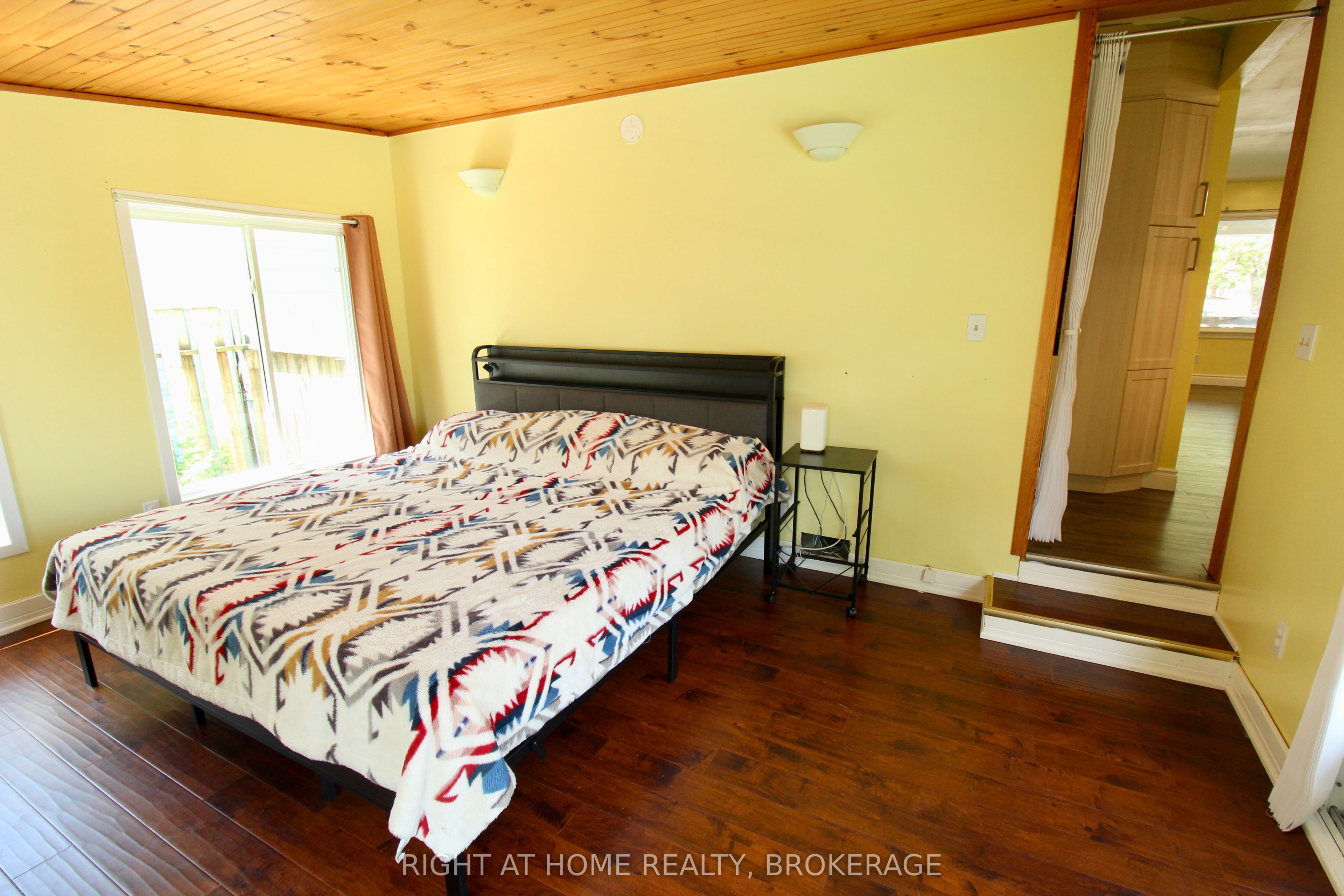 711 John Street Property Photo 13