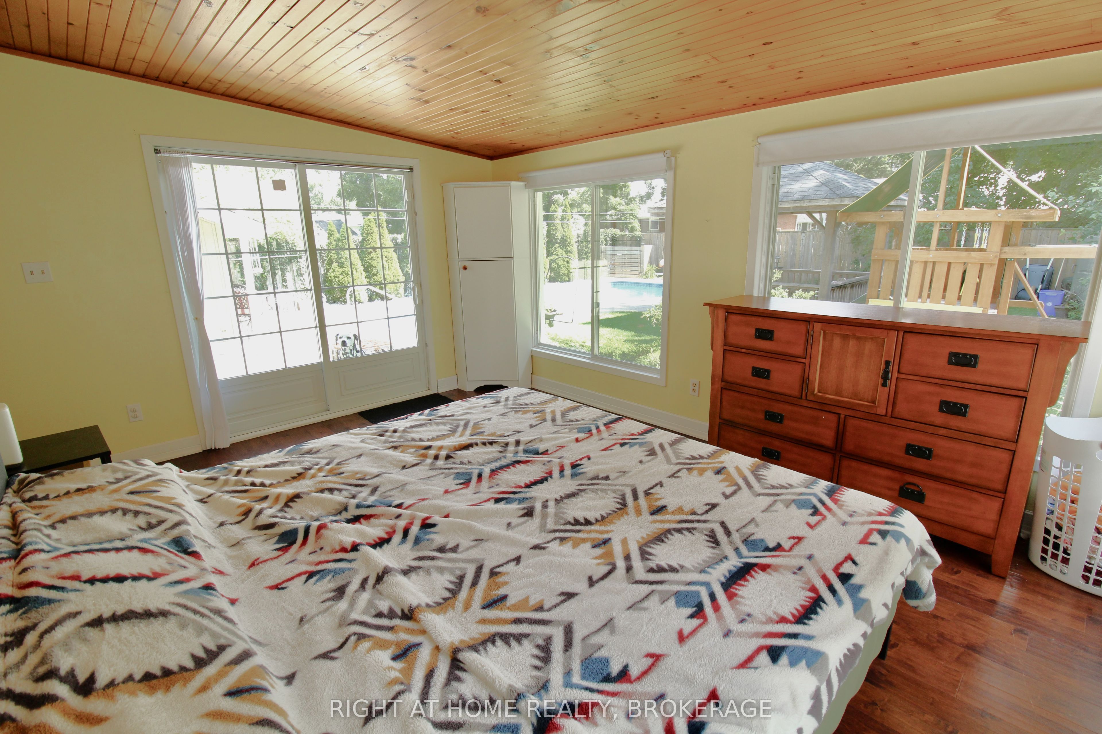 711 John Street Property Photo 14