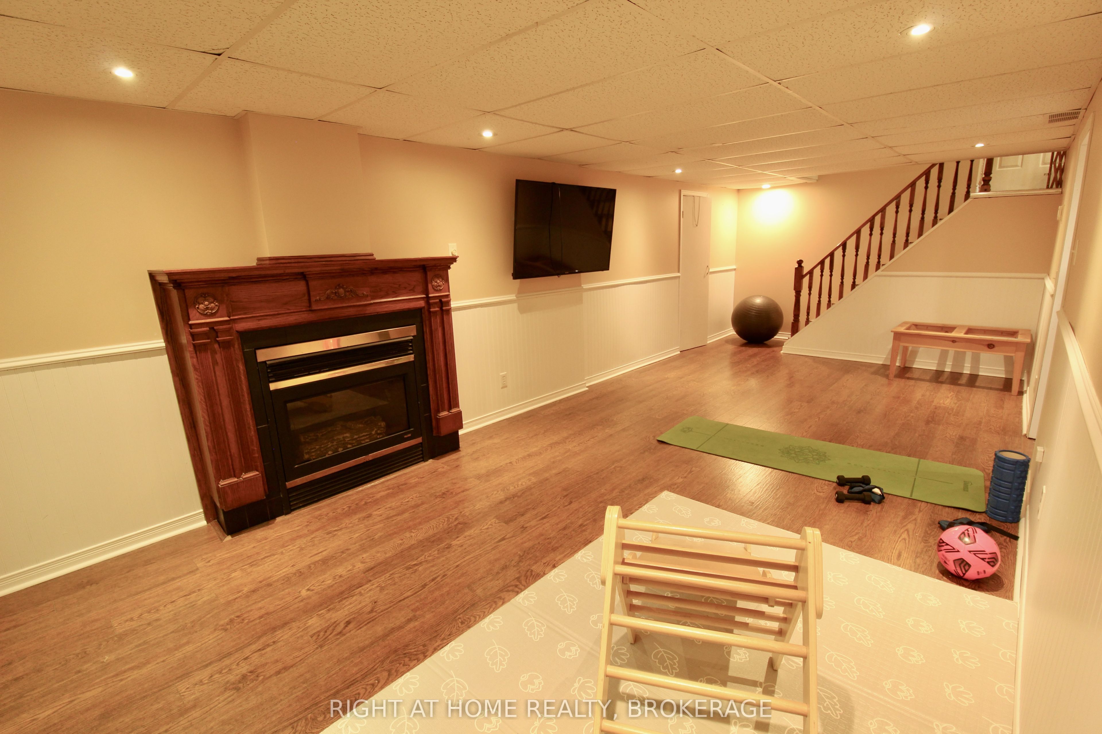 711 John Street Property Photo 19