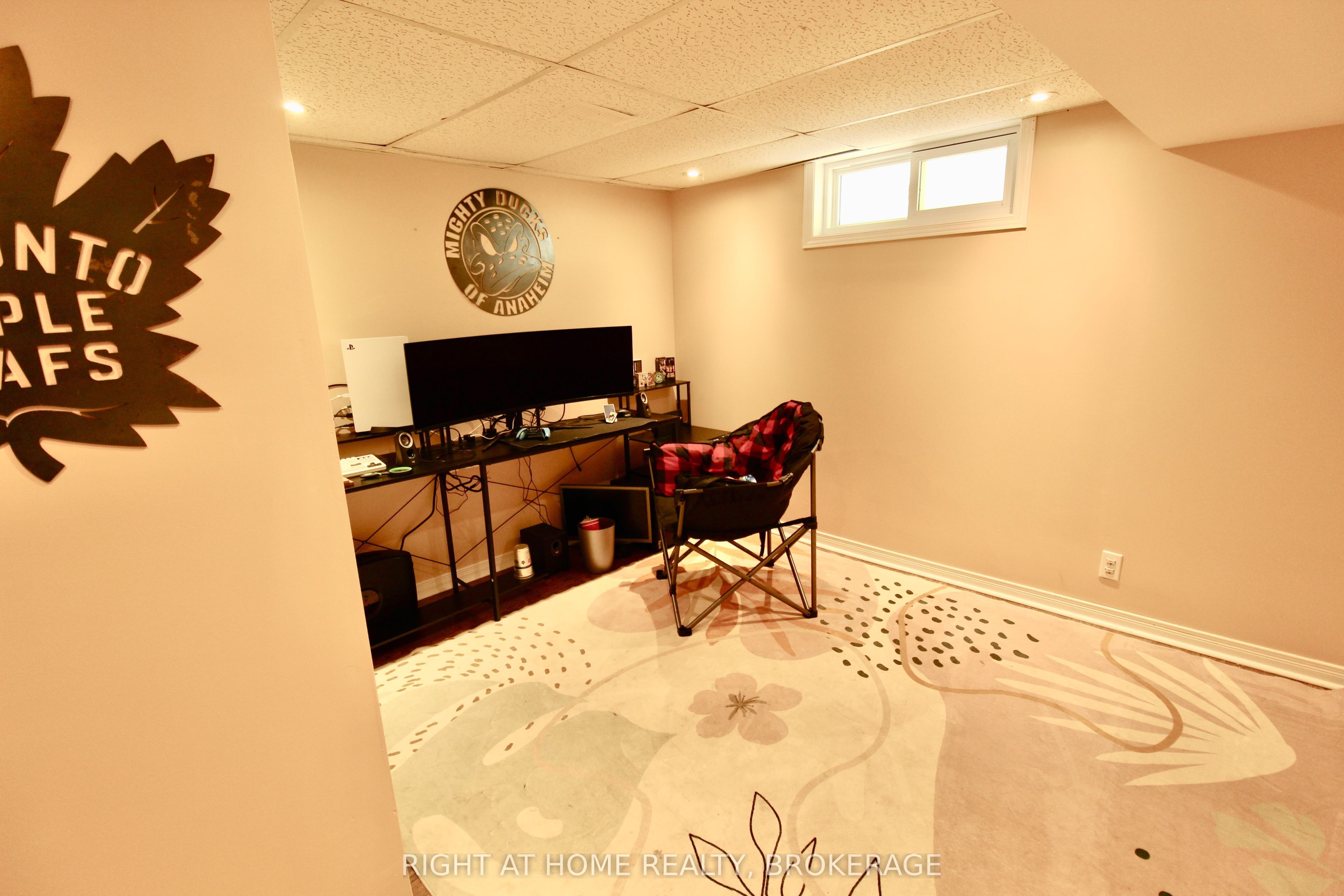 711 John Street Property Photo 21