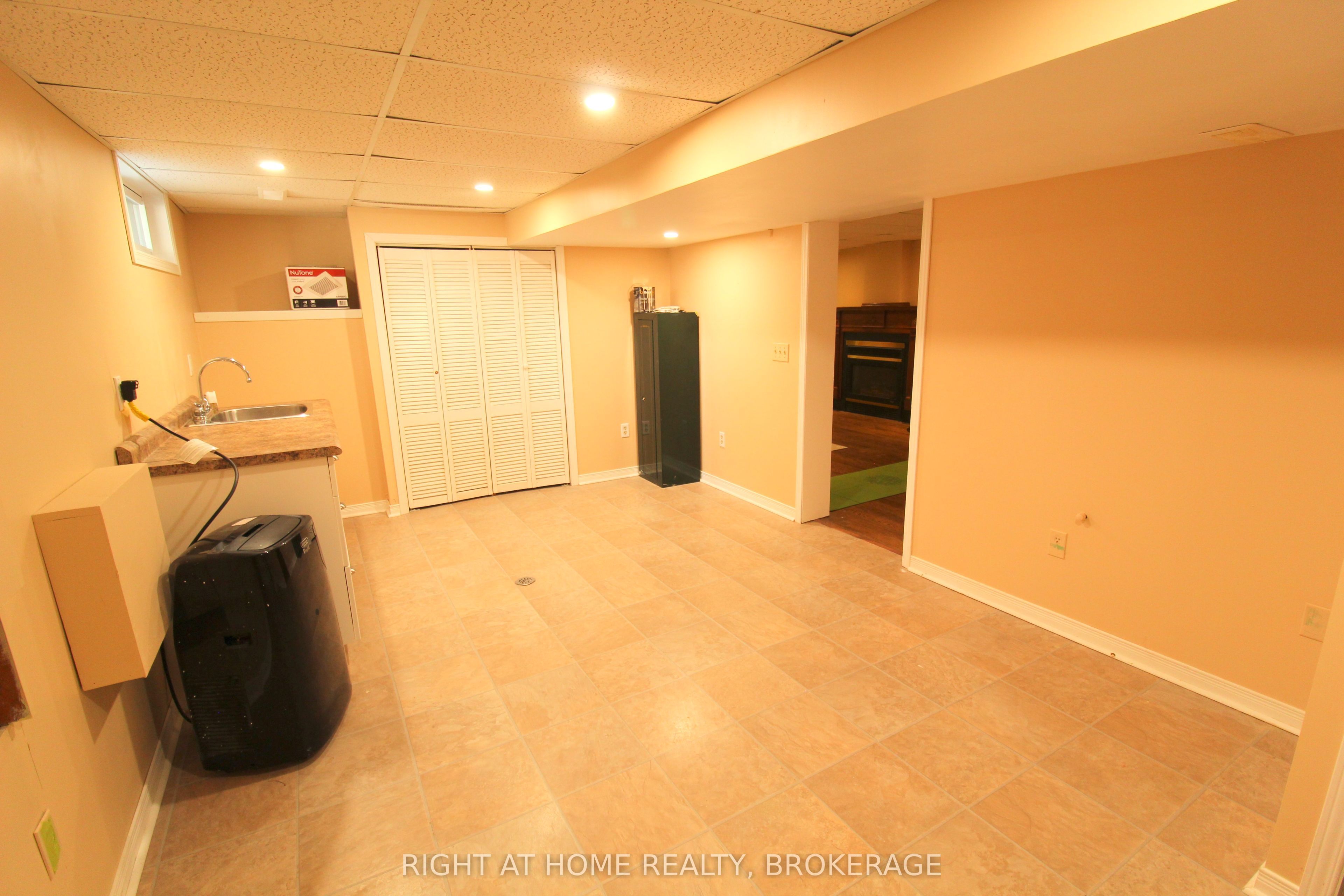 711 John Street Property Photo 24