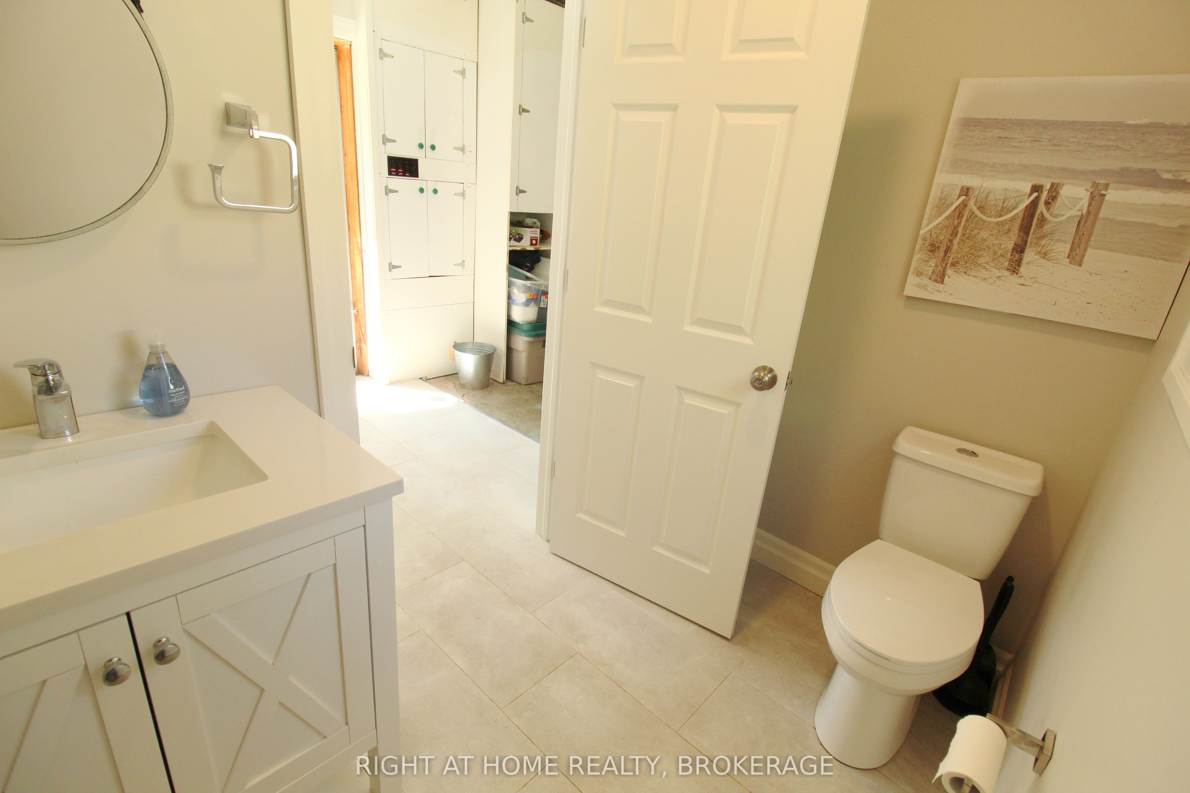 711 John Street Property Photo 27