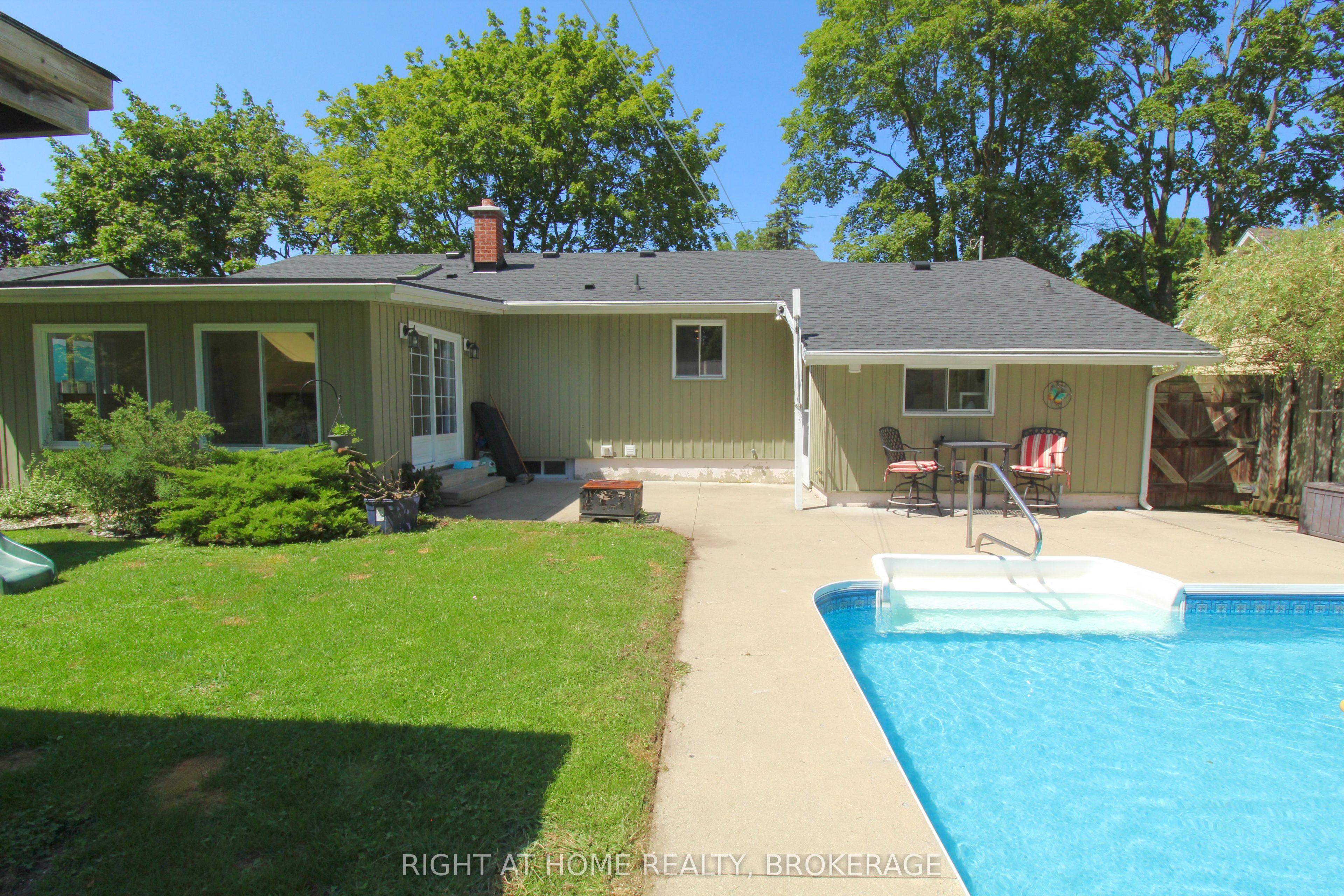 711 John Street Property Photo 29