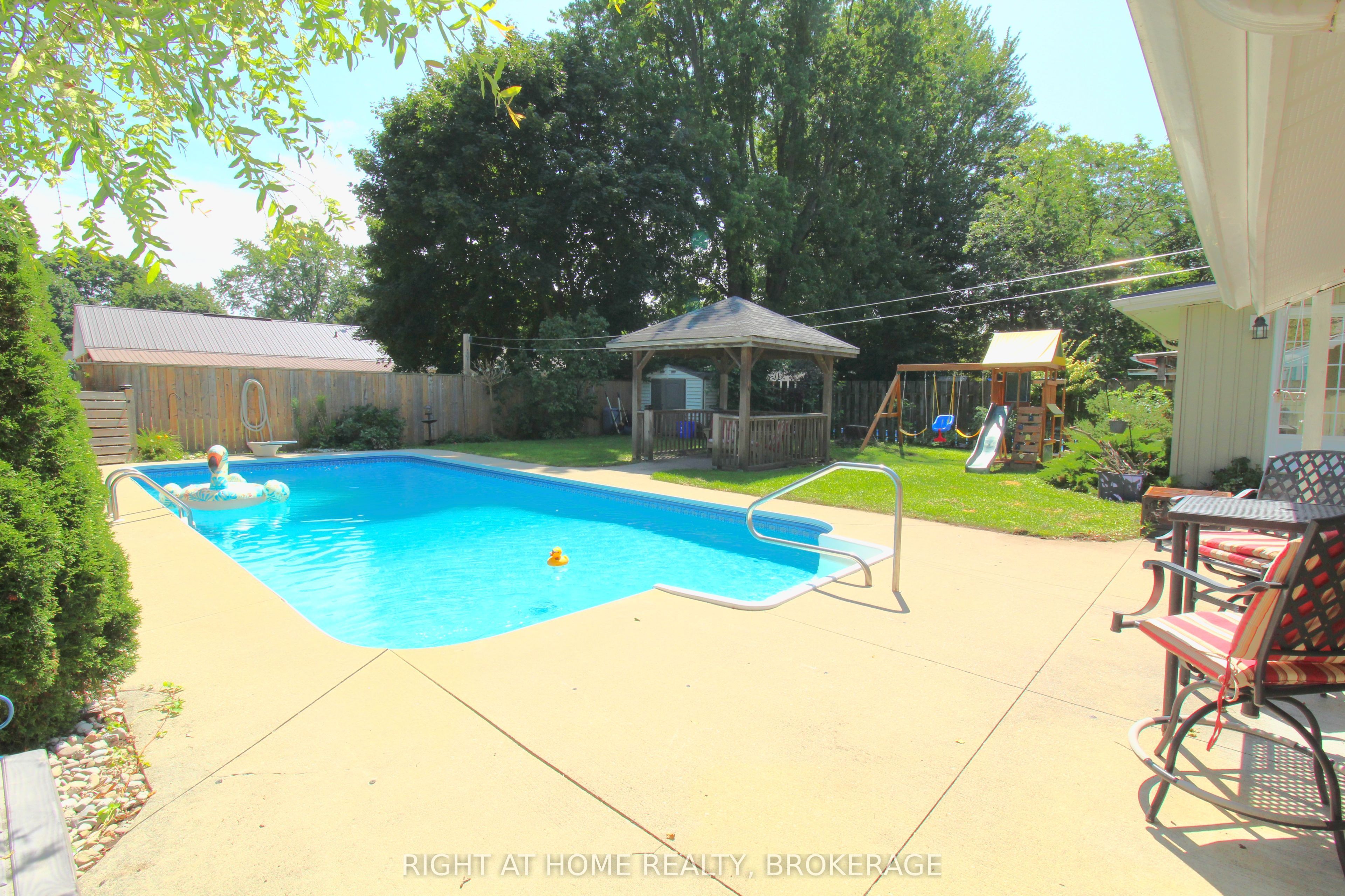 711 John Street Property Photo 31