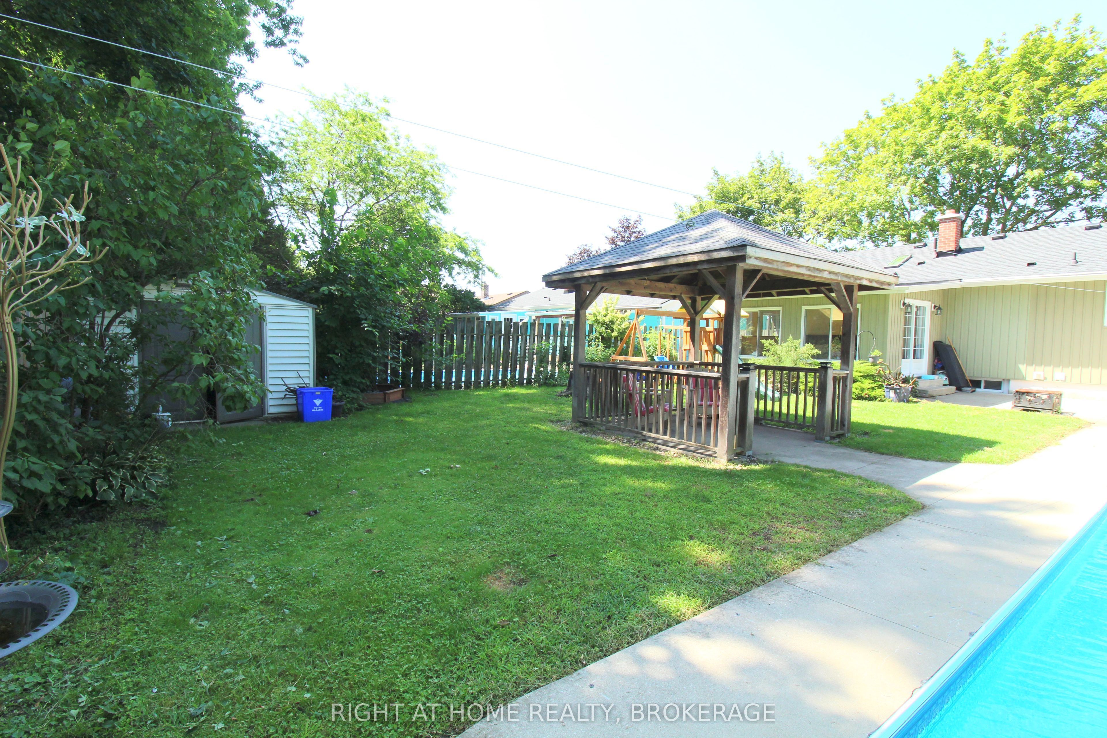 711 John Street Property Photo 32