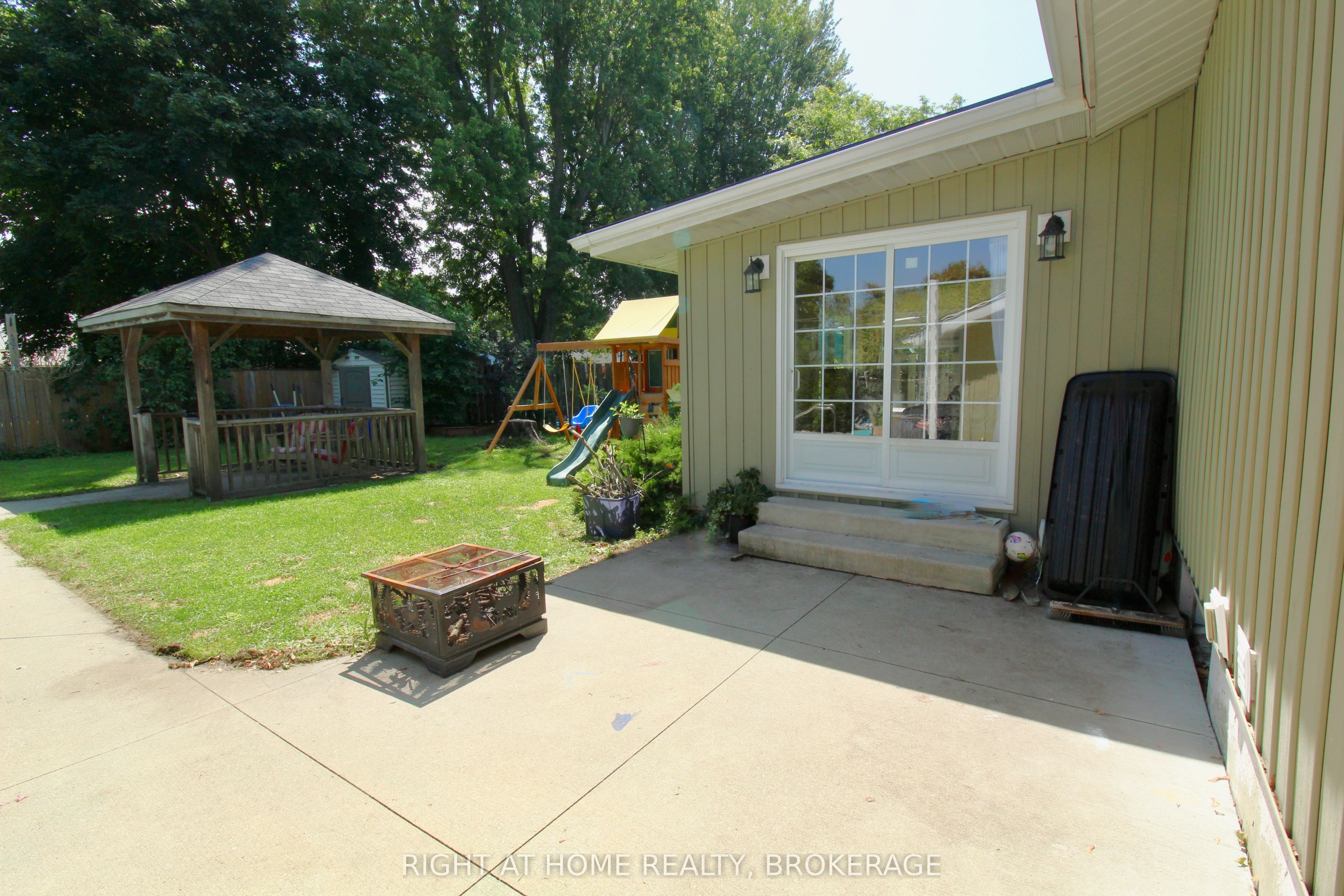 711 John Street Property Photo 33