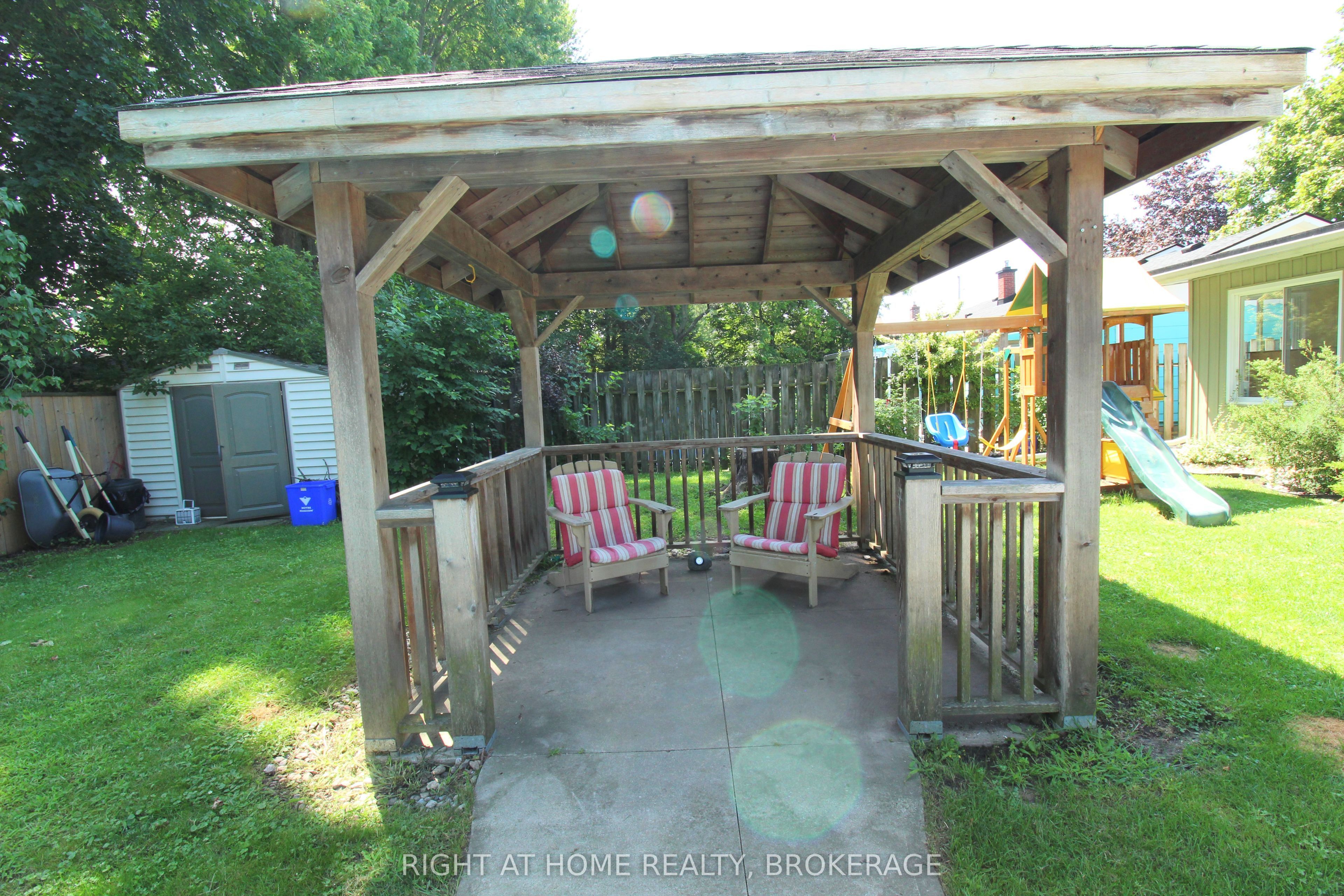 711 John Street Property Photo 34
