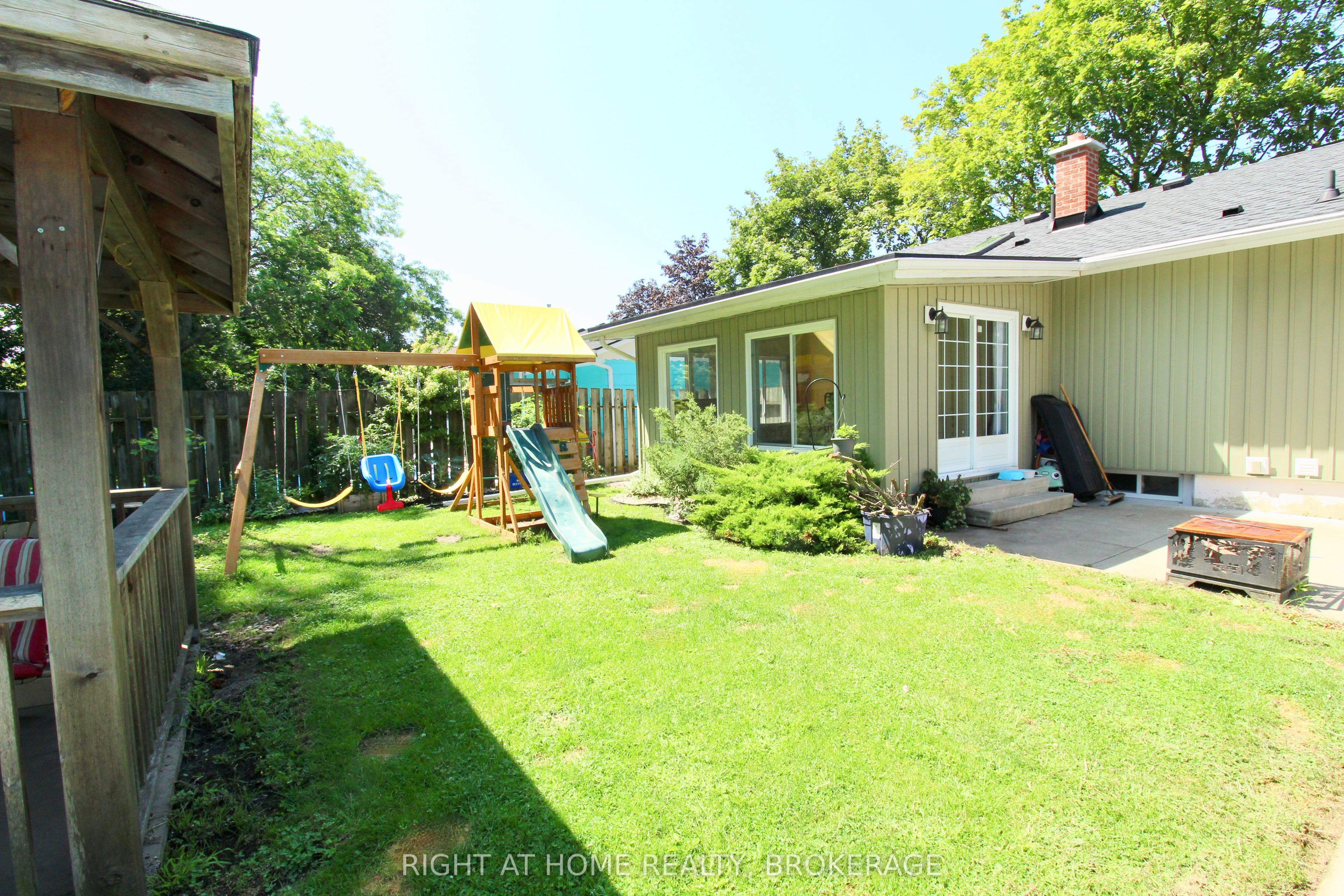 711 John Street Property Photo 35