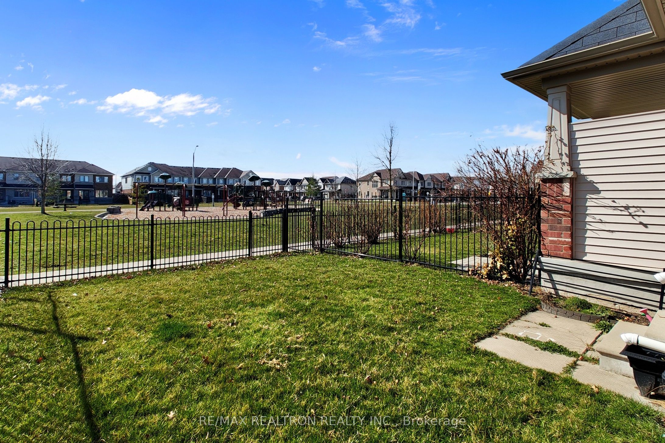 8472 Hickory Lane Property Photo 3