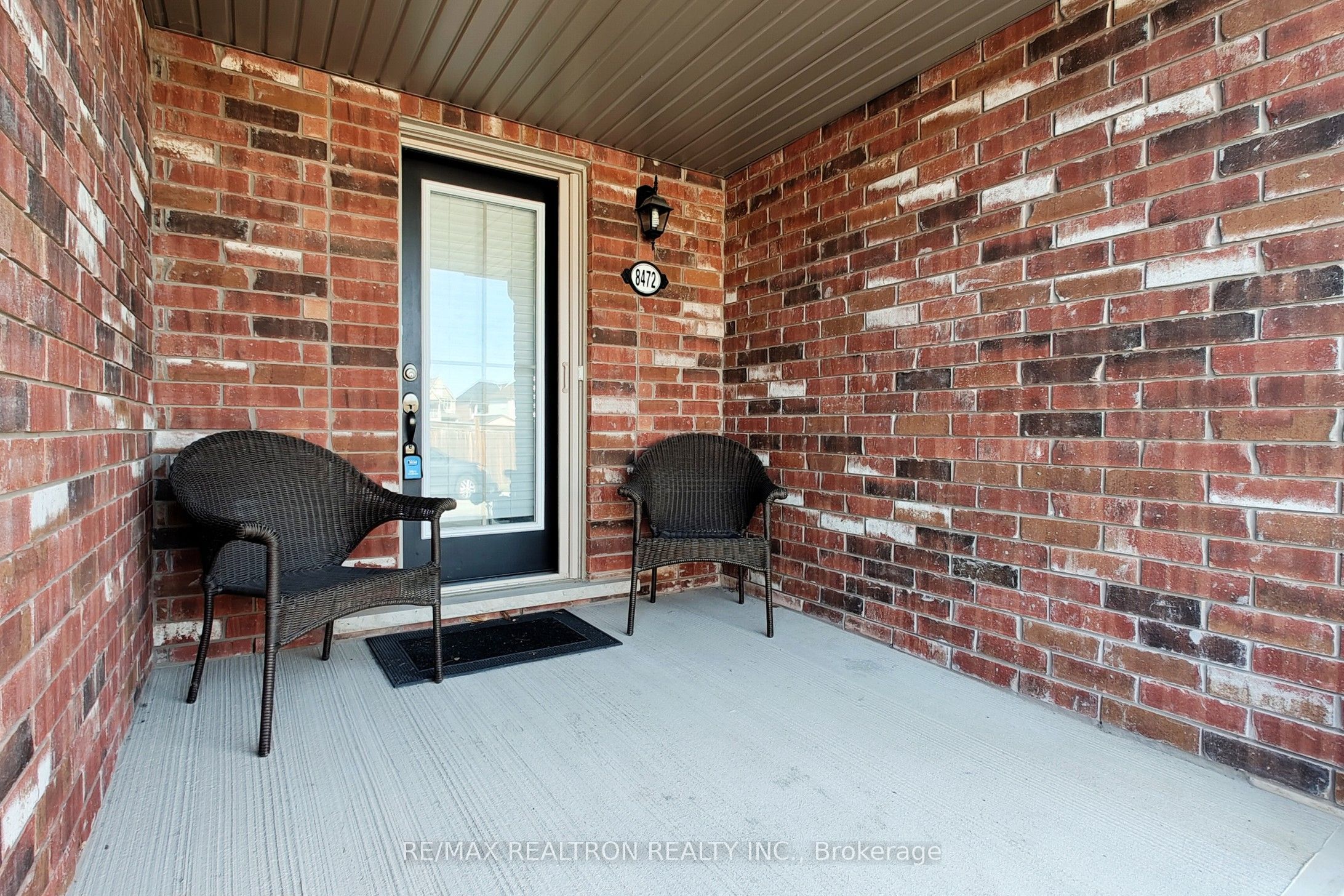 8472 Hickory Lane Property Photo 6