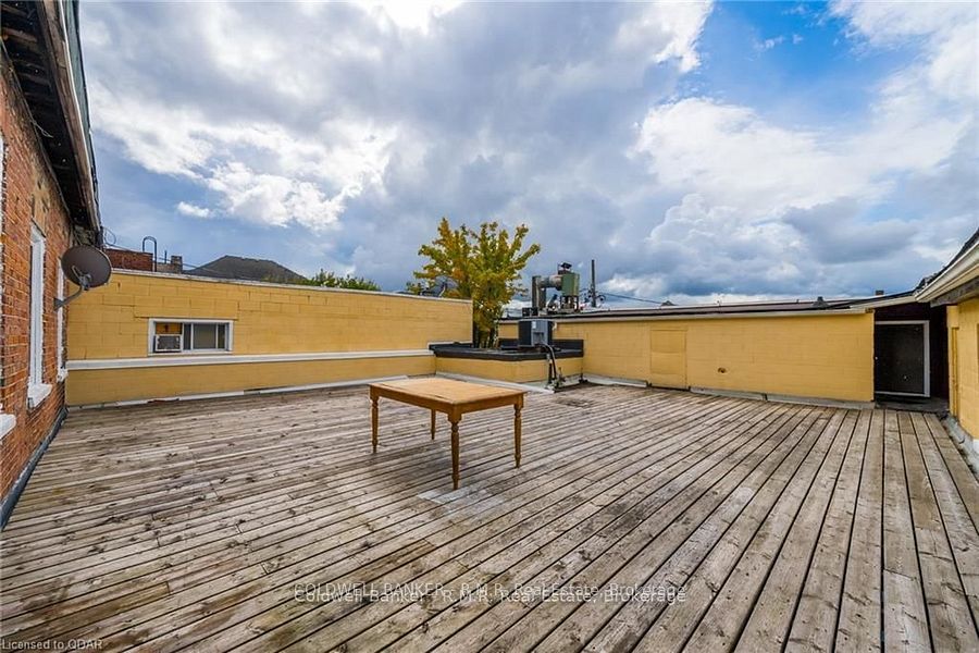 47 William Street N 3 Property Photo 3