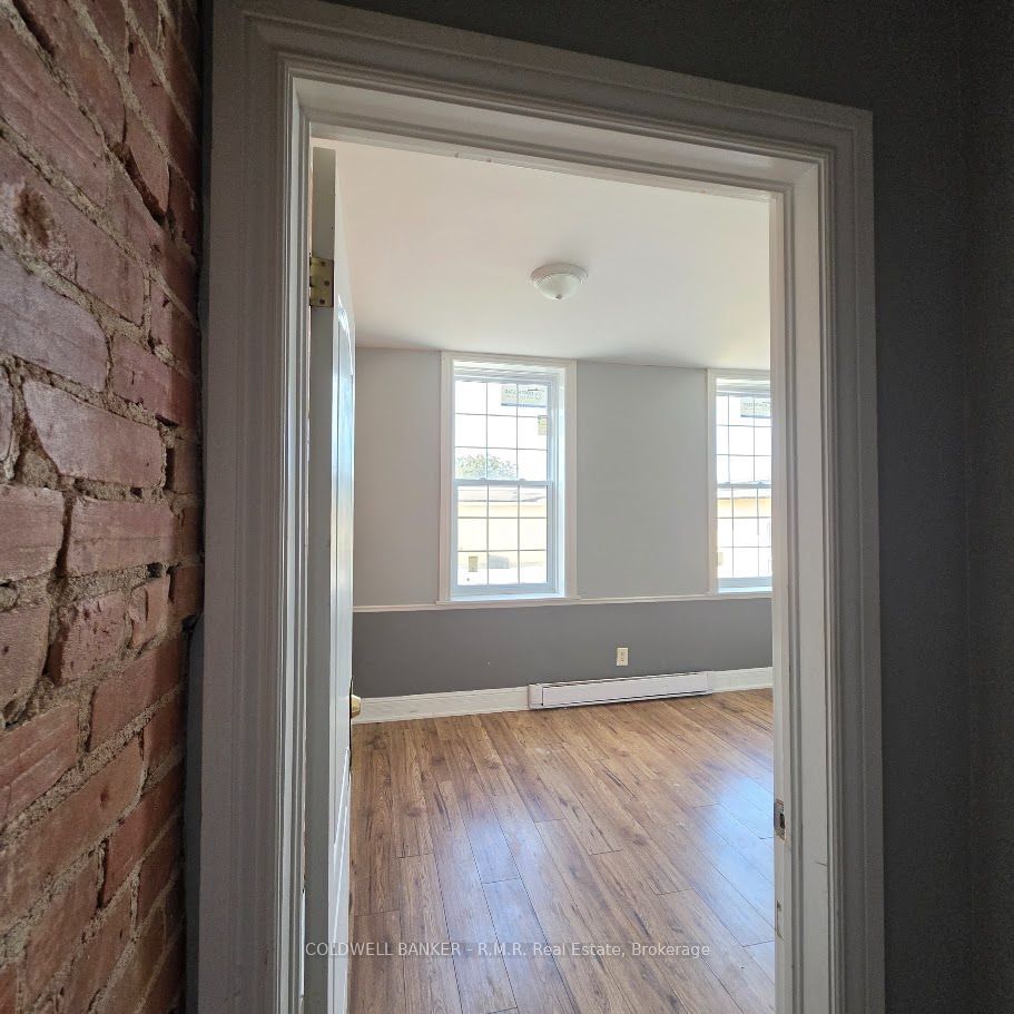 47 William Street N 2 Property Photo 2