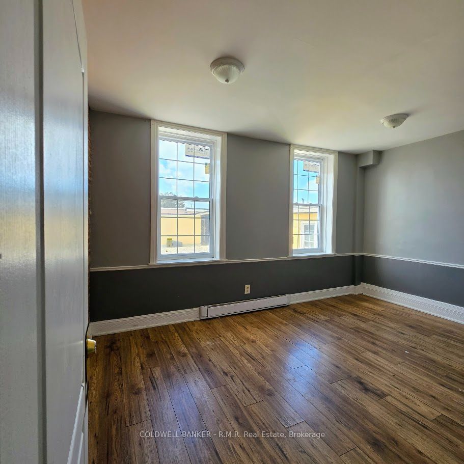 47 William Street N 2 Property Photo 3
