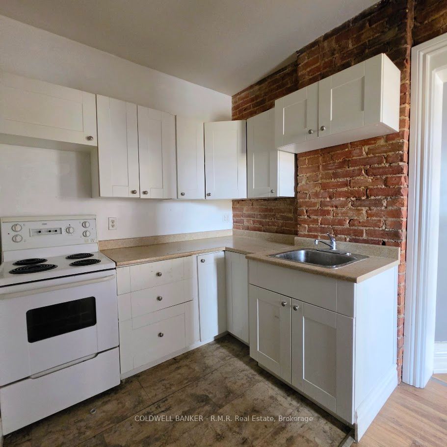 47 William Street N 2 Property Photo 6