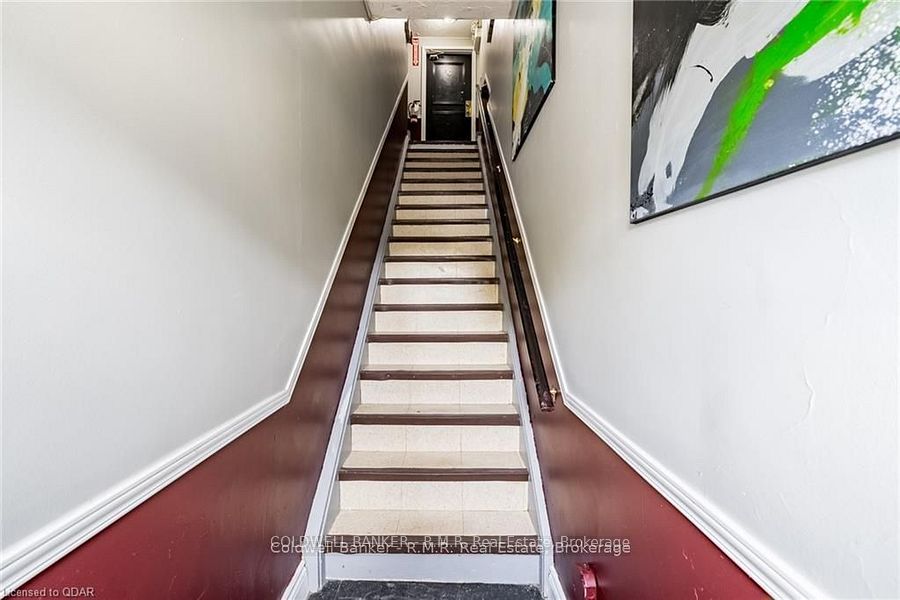 47 William Street N 2 Property Photo 8