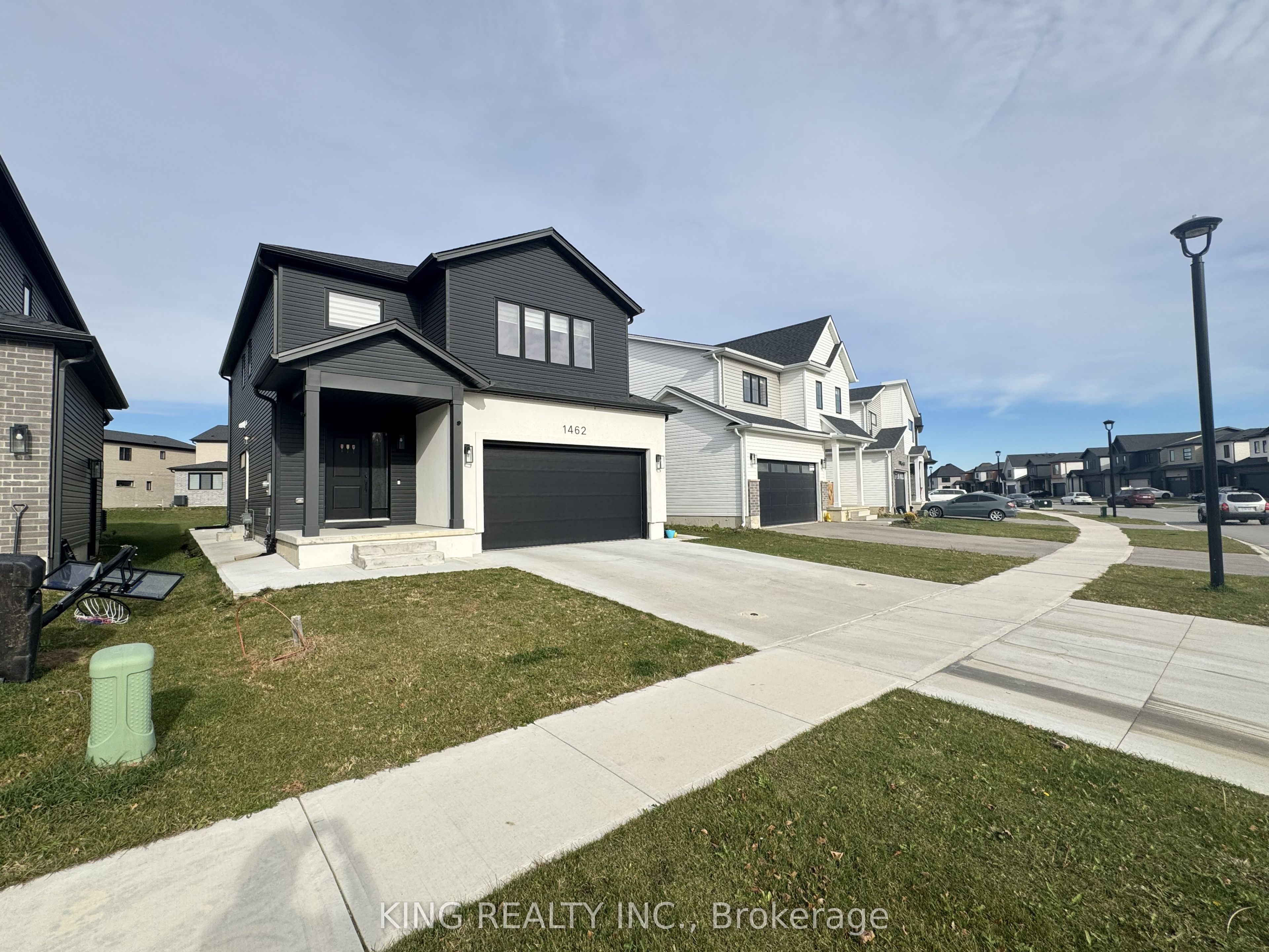 1462 Twilite Boulevard Upper Property Photo 5