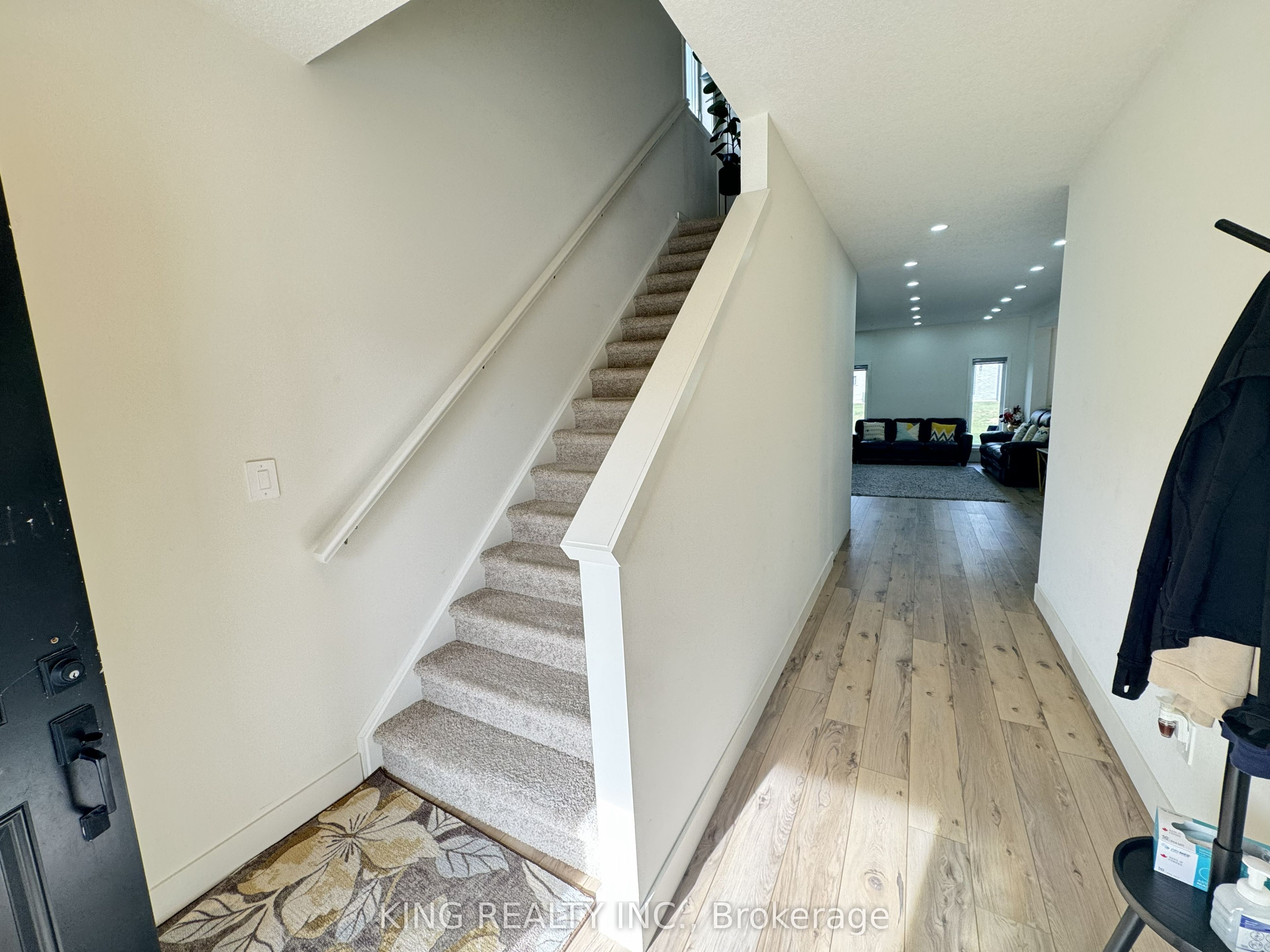 1462 Twilite Boulevard Upper Property Photo 7
