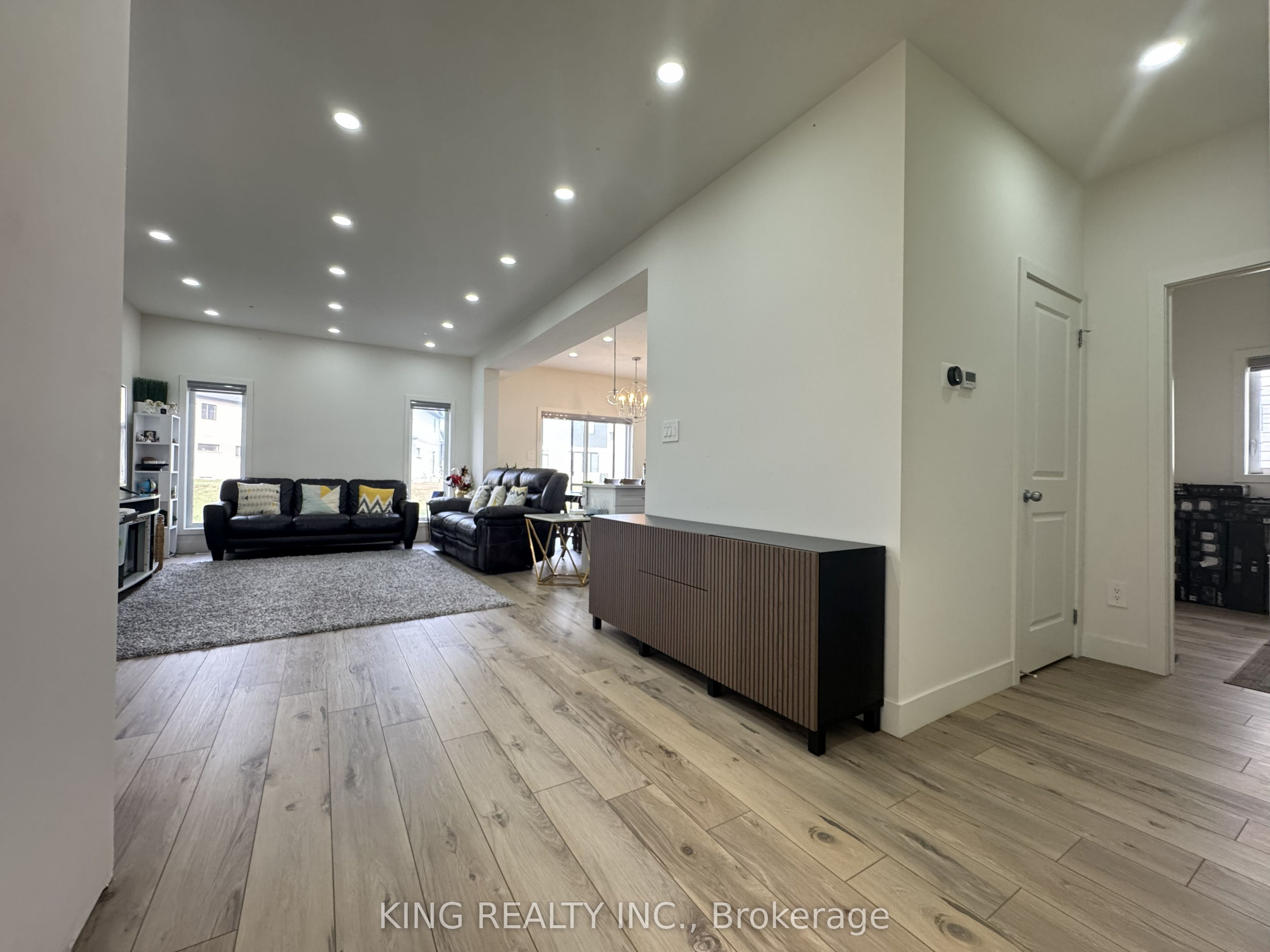 1462 Twilite Boulevard Upper Property Photo 9