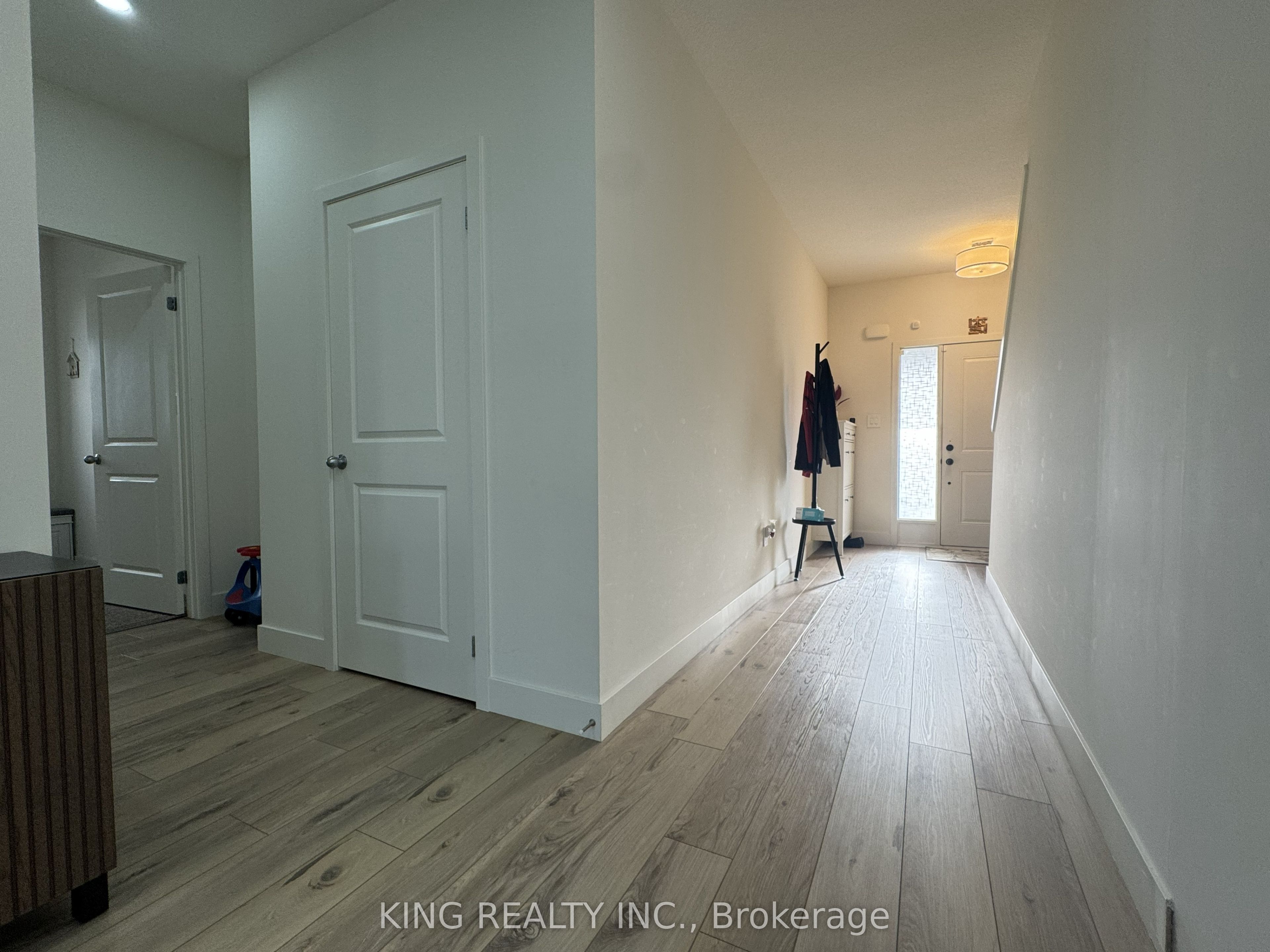 1462 Twilite Boulevard Upper Property Photo 10