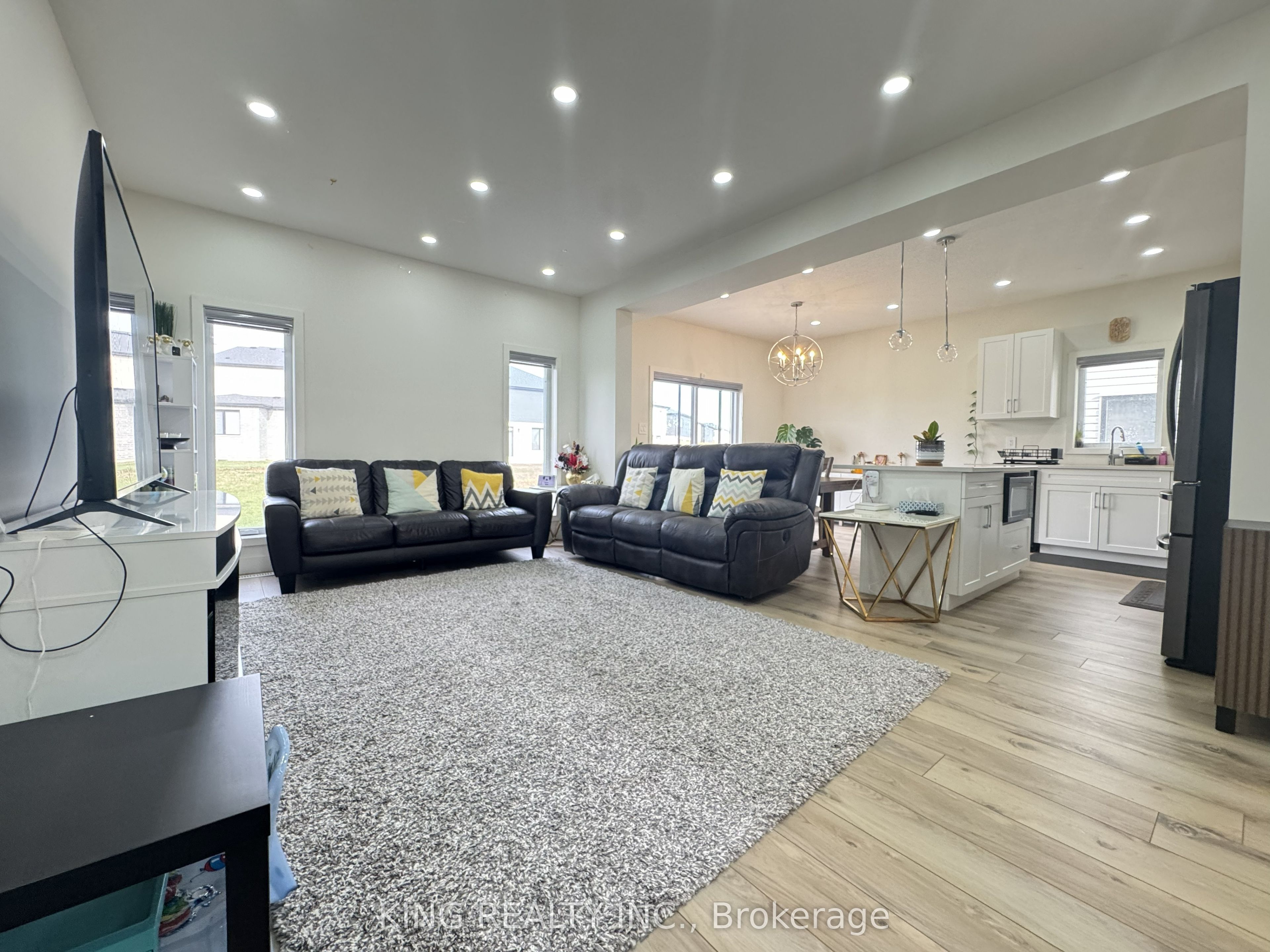 1462 Twilite Boulevard Upper Property Photo 11