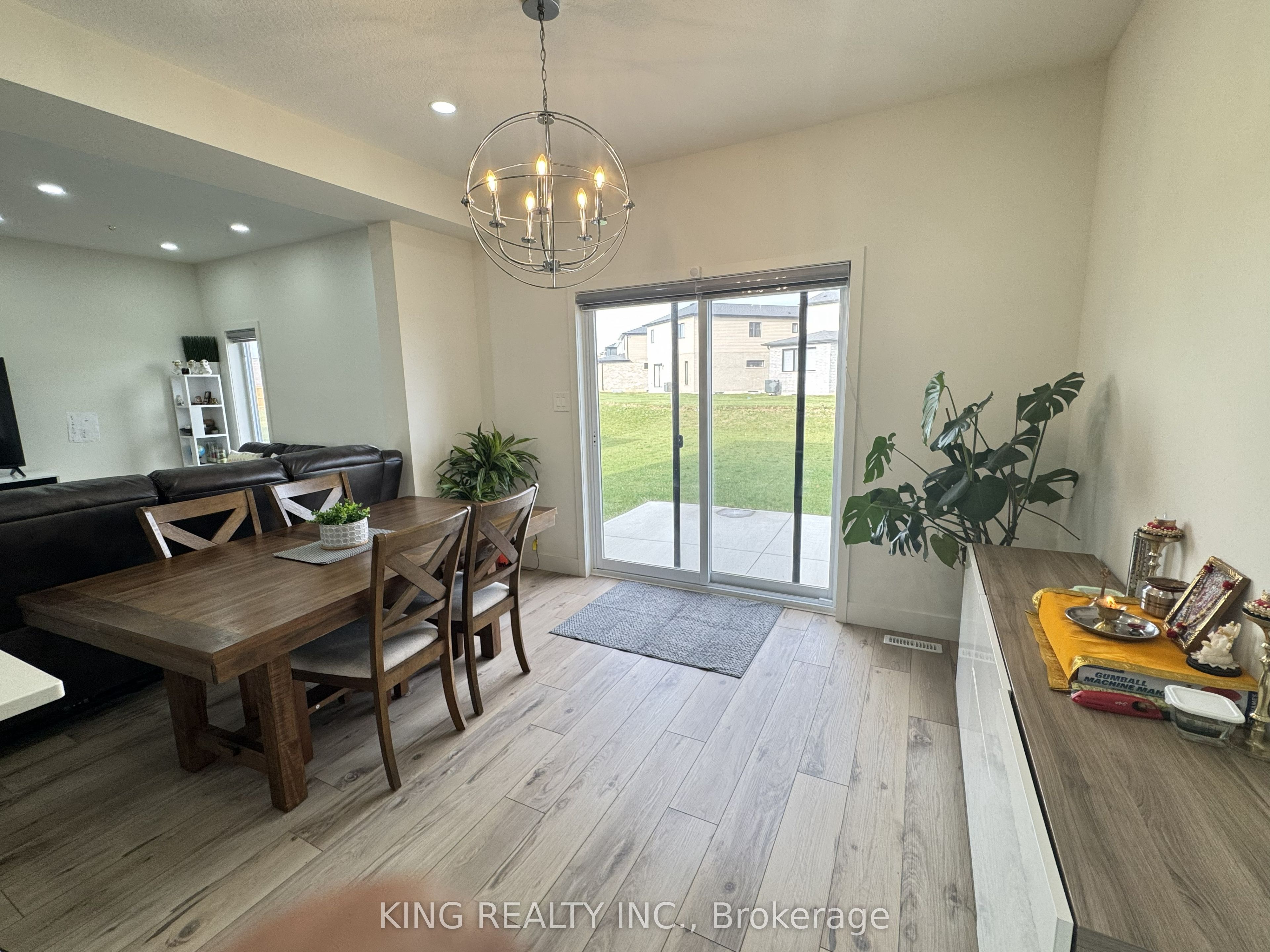 1462 Twilite Boulevard Upper Property Photo 16