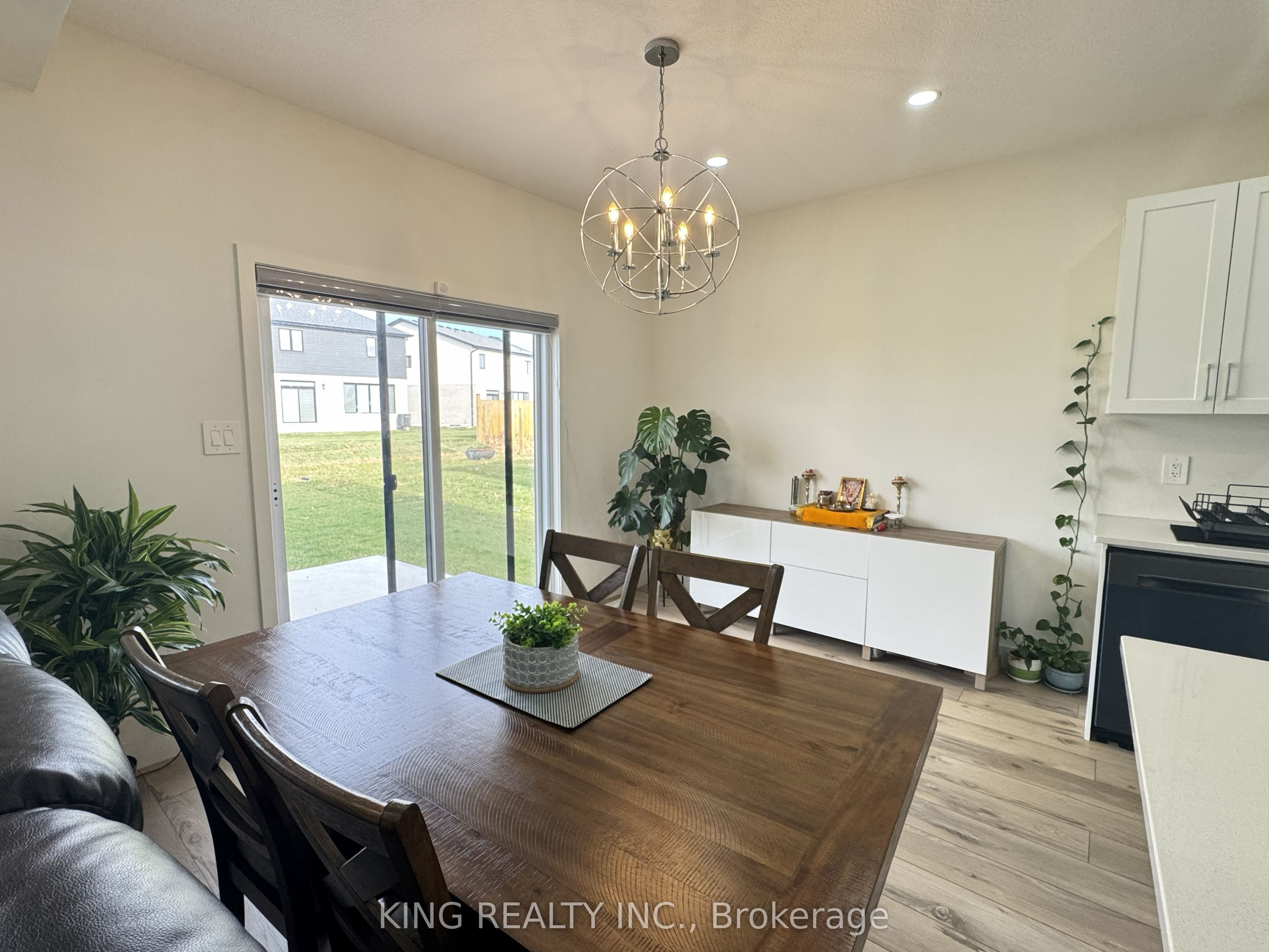 1462 Twilite Boulevard Upper Property Photo 17