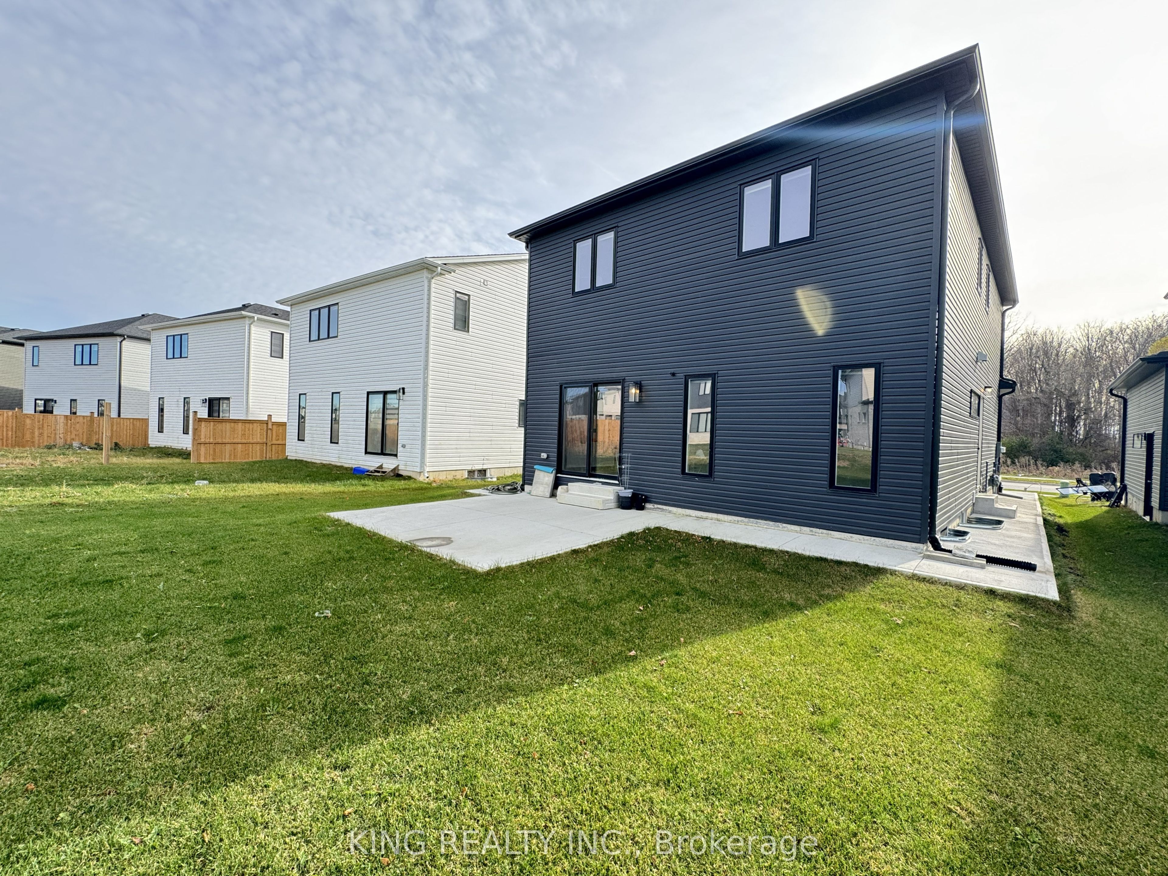 1462 Twilite Boulevard Upper Property Photo 35