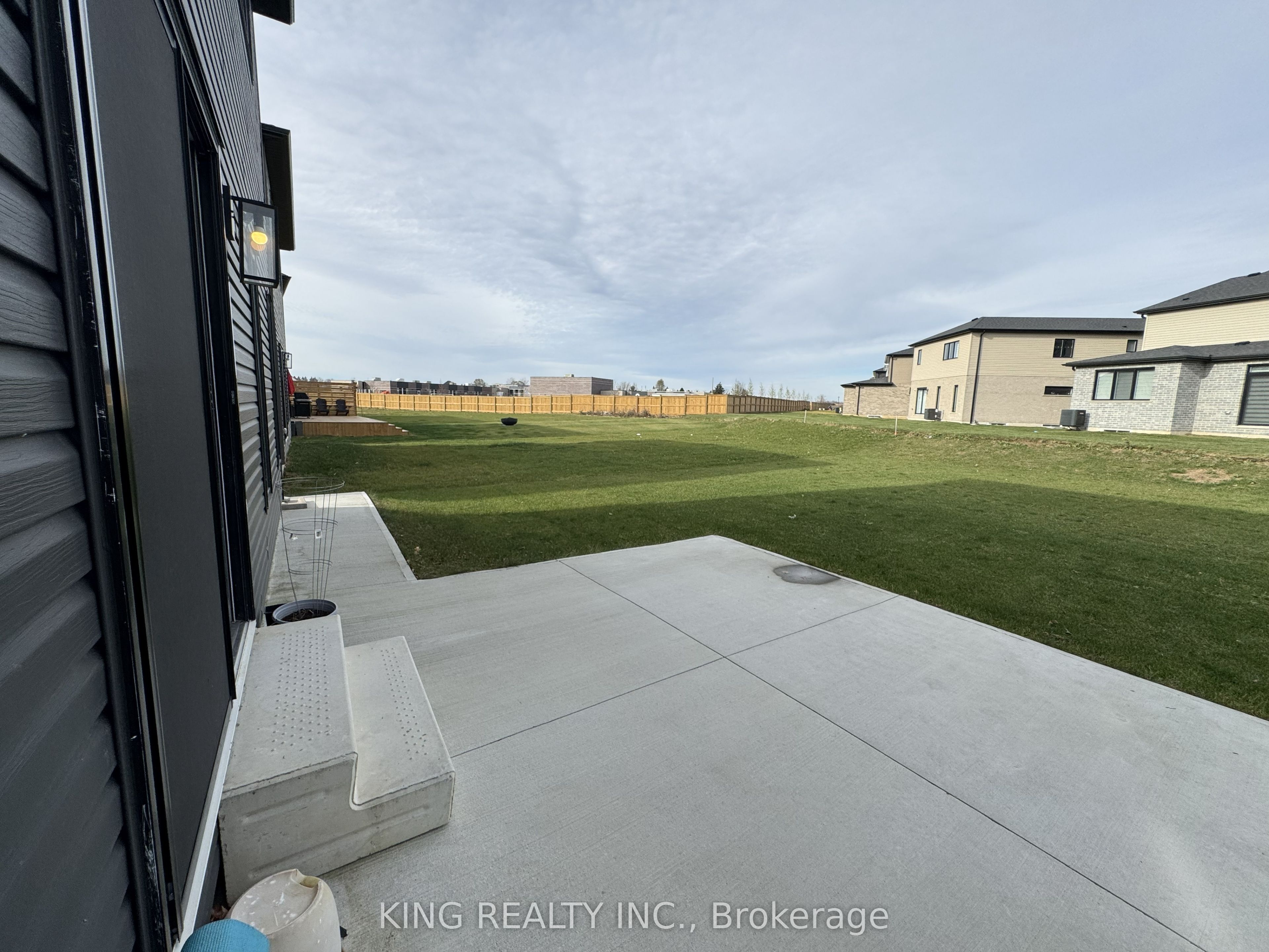 1462 Twilite Boulevard Upper Property Photo 37