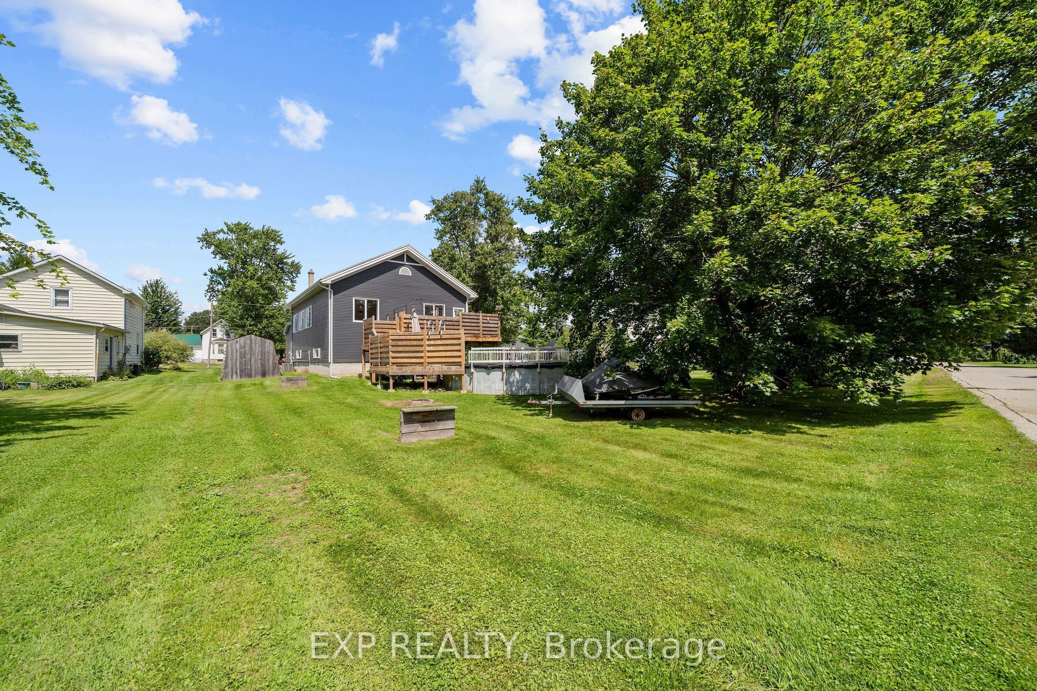 51181 Broadway Street Property Photo 32