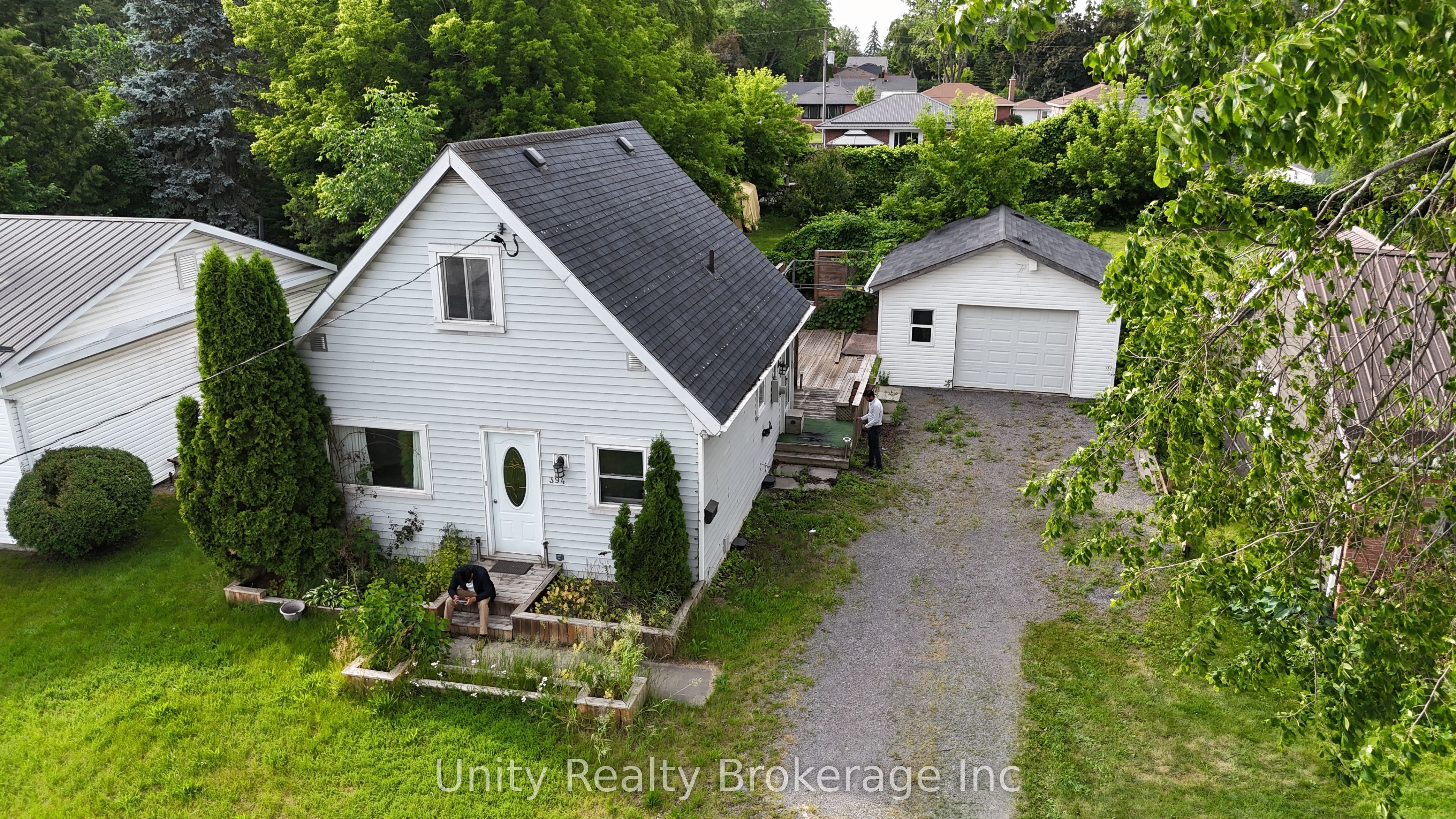 394 Bridge Street E Property Photo 1