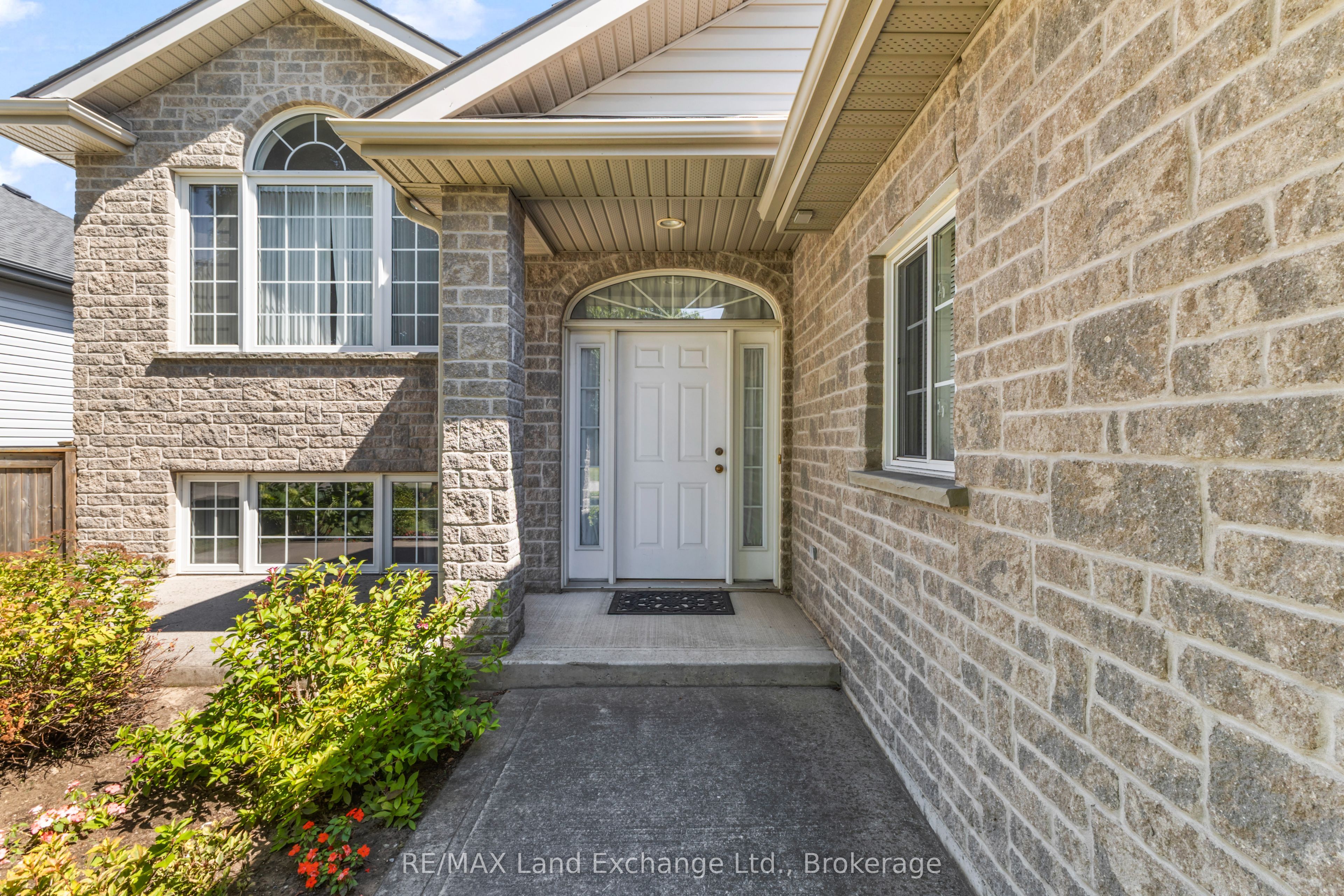 513 Peirson Avenue Property Photo 8
