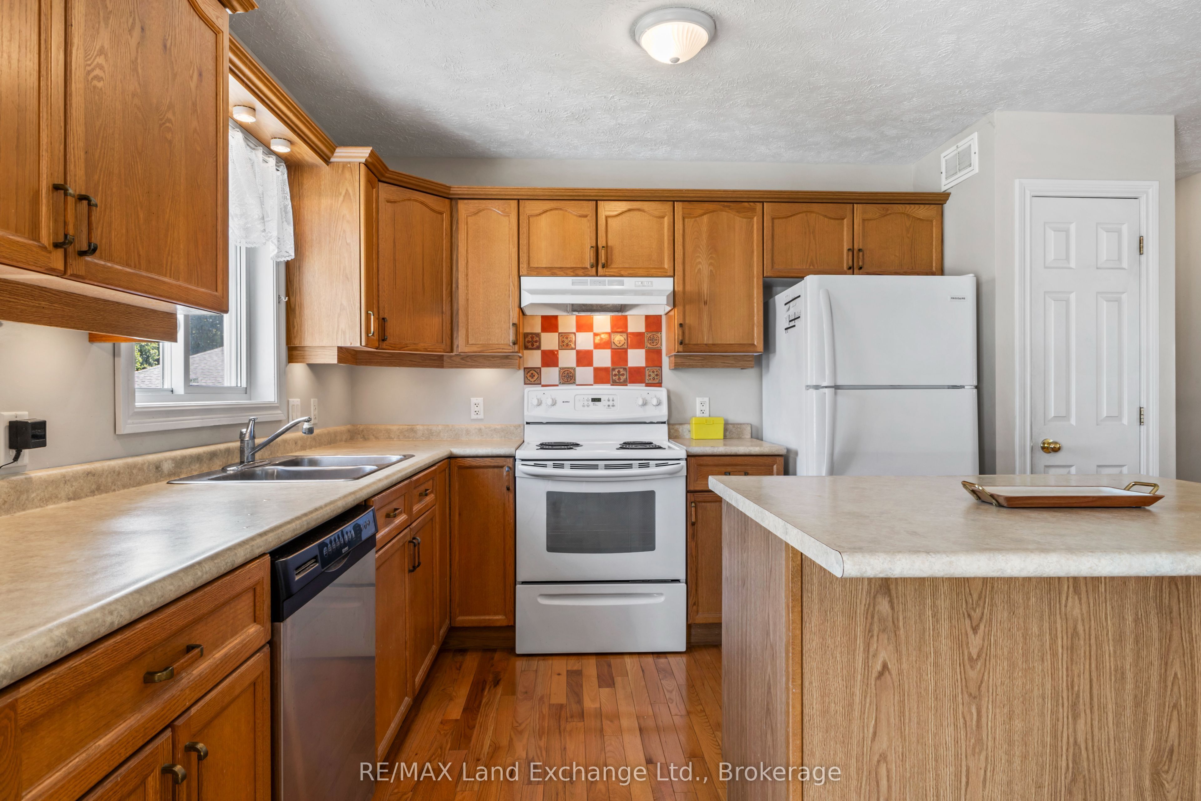 513 Peirson Avenue Property Photo 12