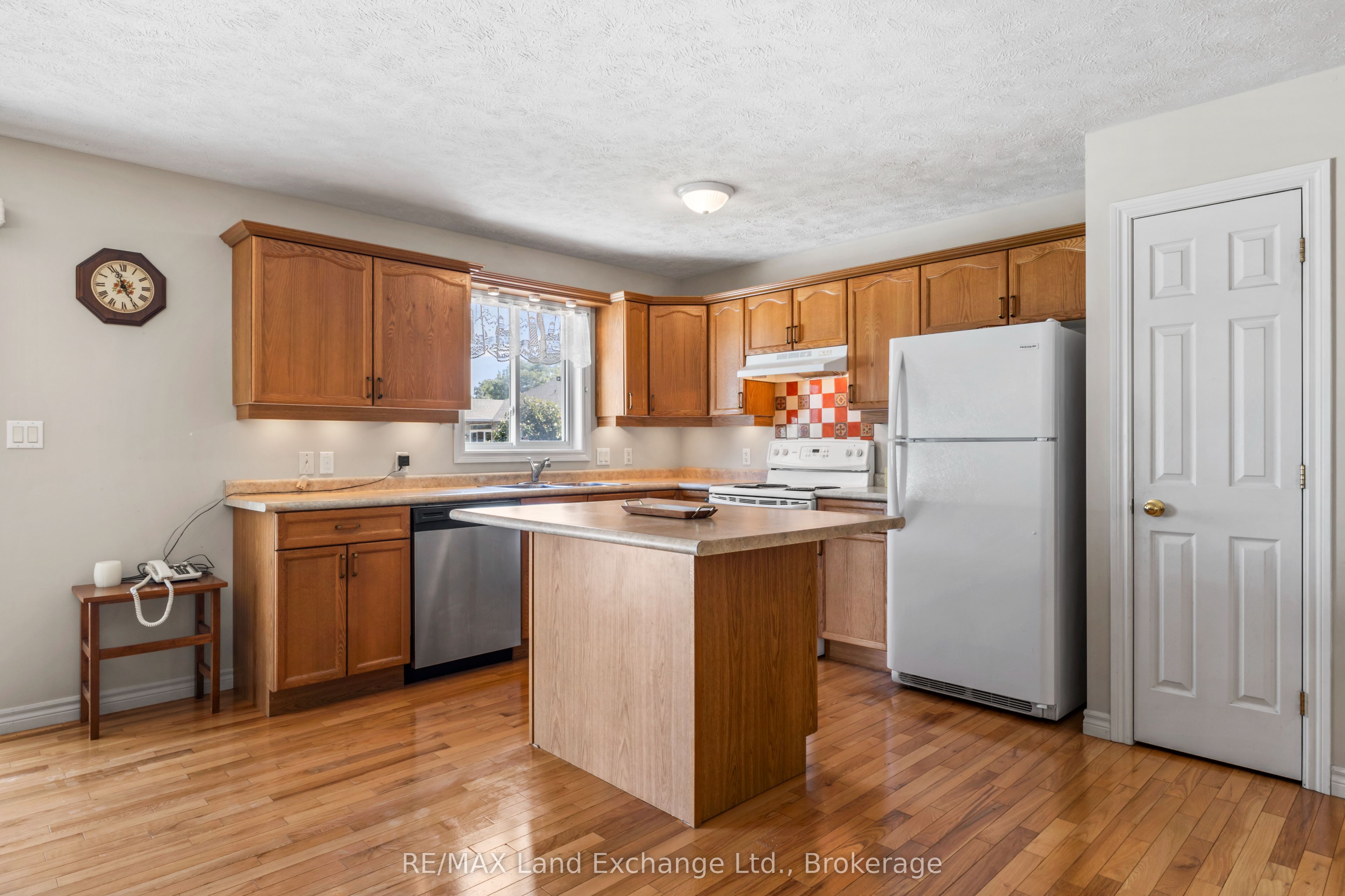 513 Peirson Avenue Property Photo 14
