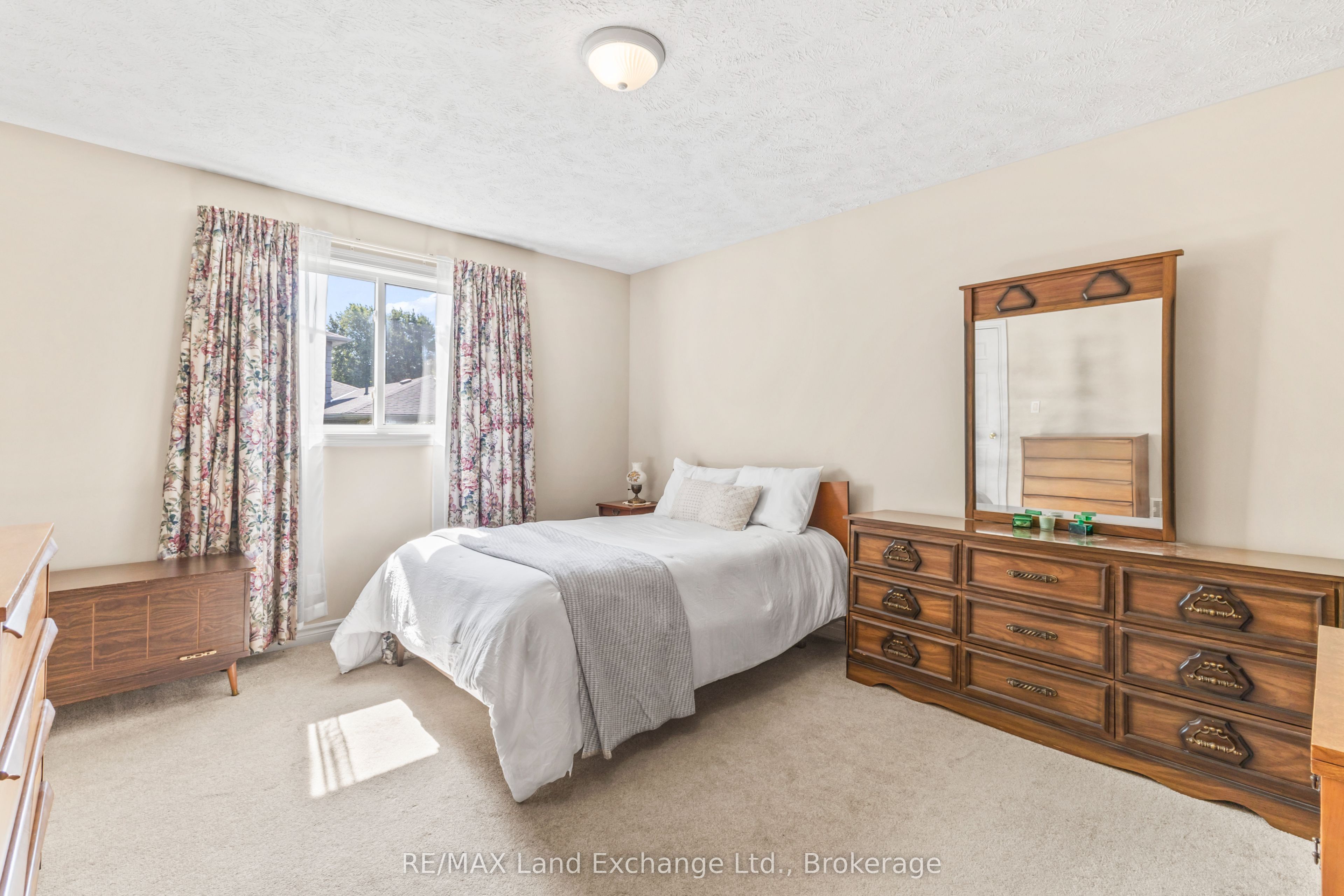 513 Peirson Avenue Property Photo 18