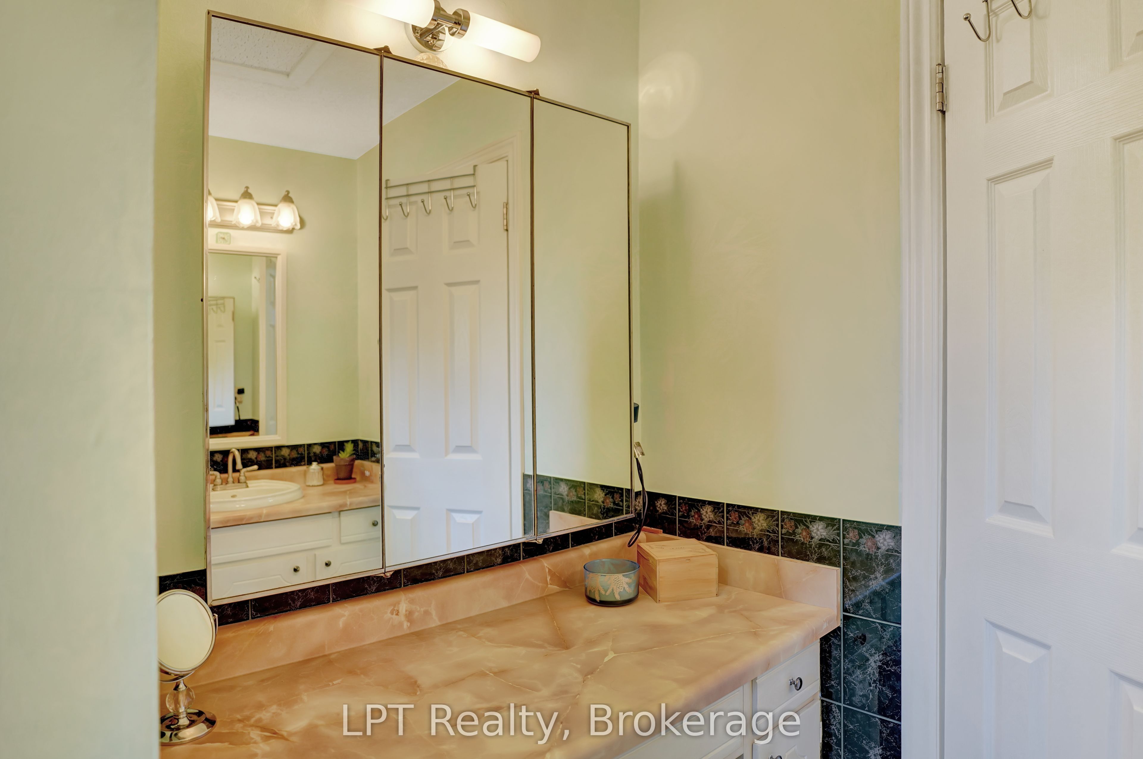 42 William Court Property Photo 22