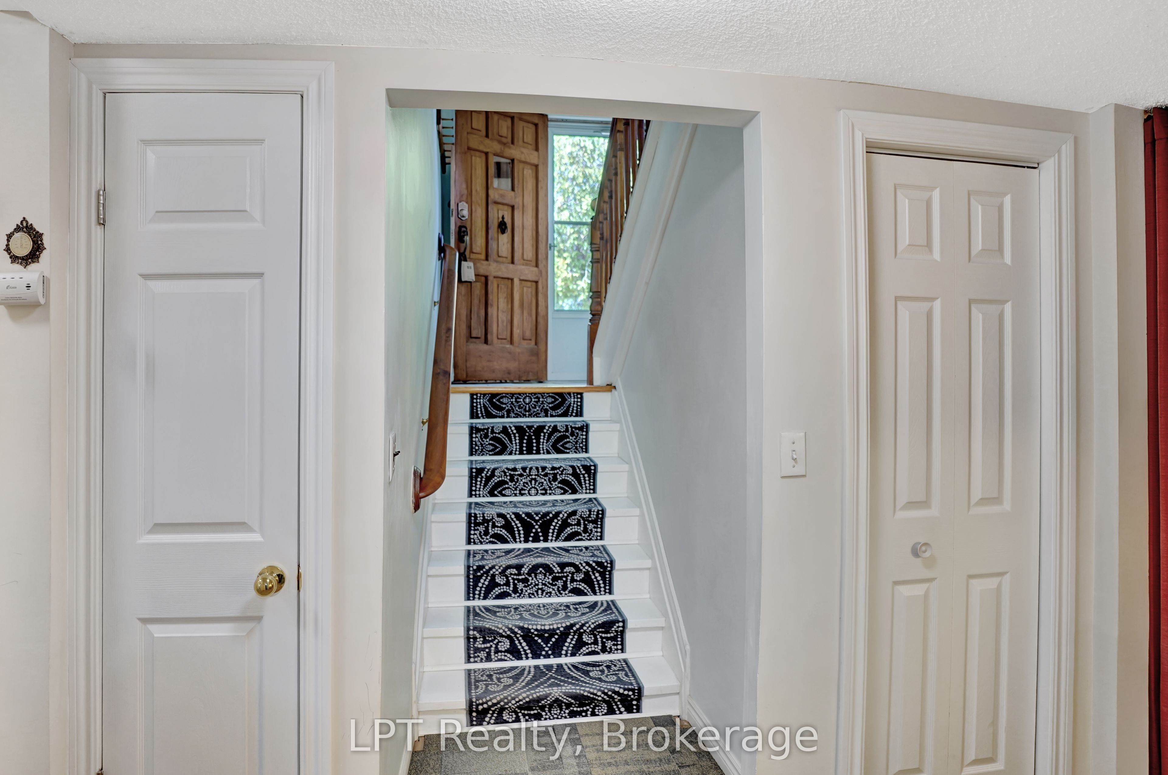 42 William Court Property Photo 26