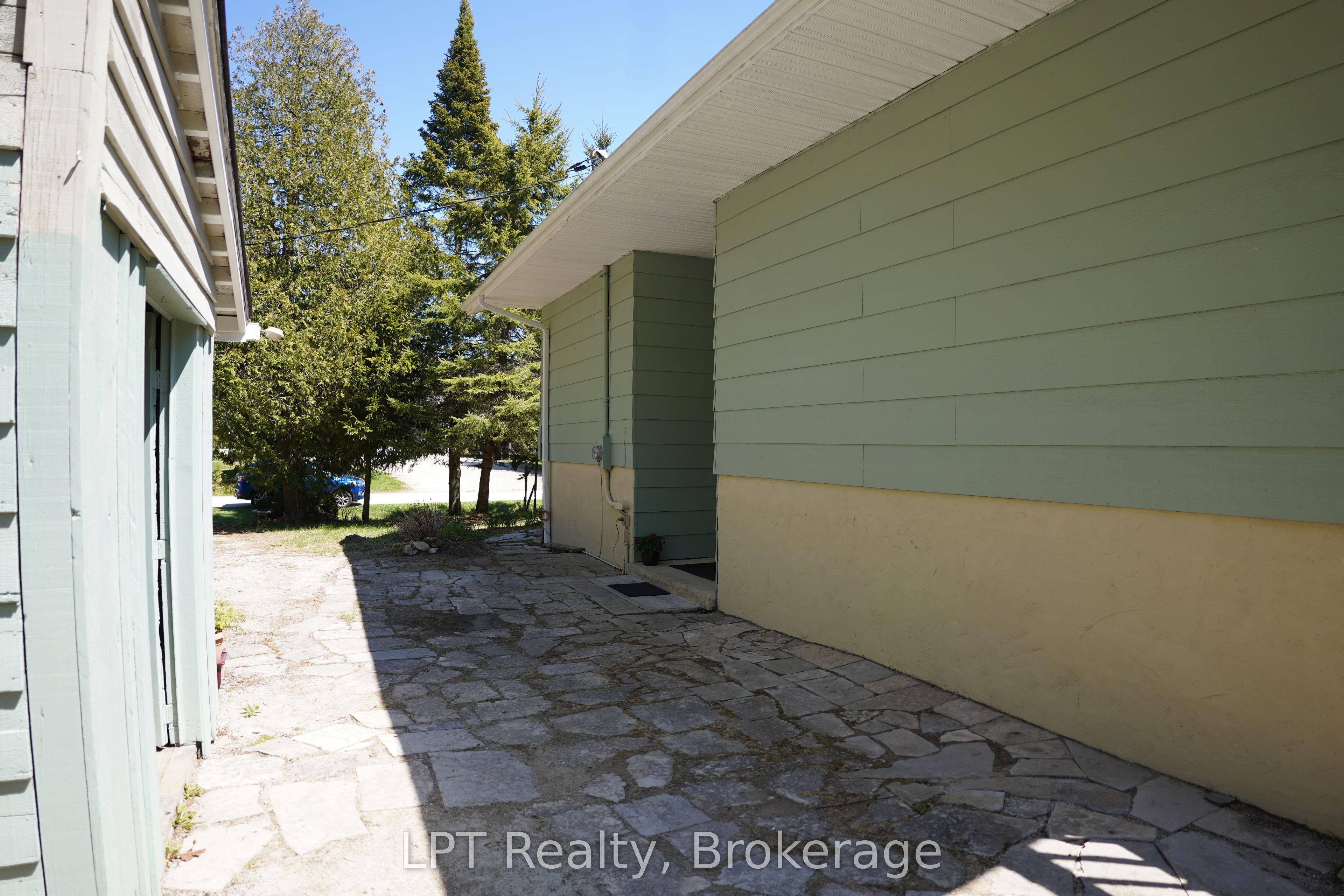42 William Court Property Photo 37