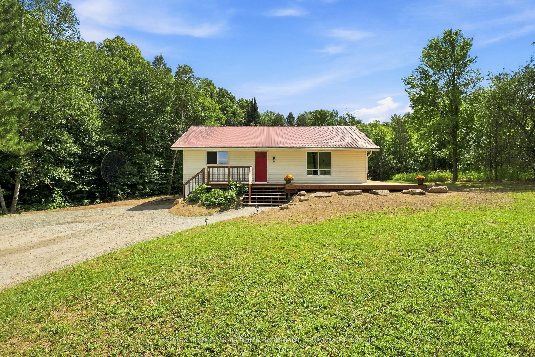3085 Hadlington Road Property Photo 1