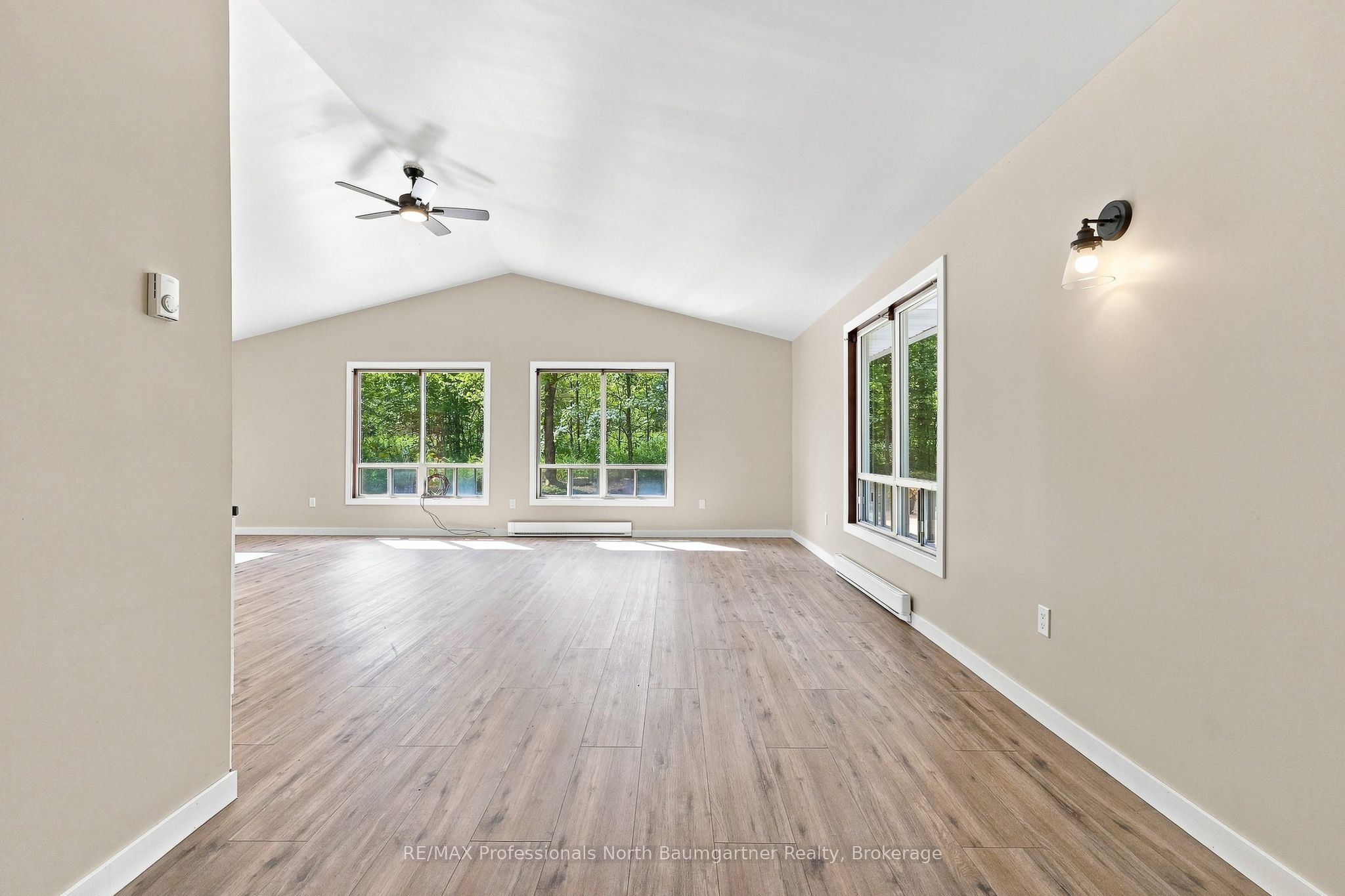 3085 Hadlington Road Property Photo 4