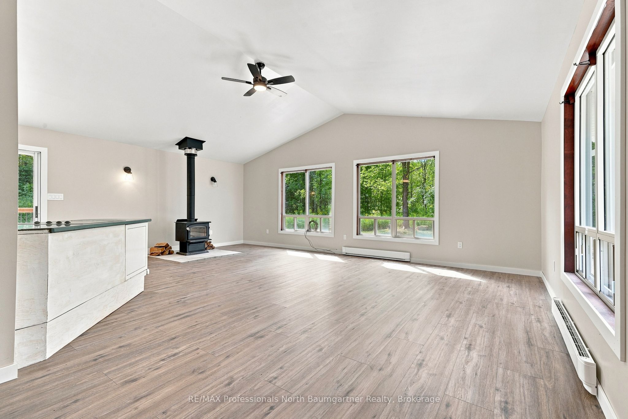 3085 Hadlington Road Property Photo 5