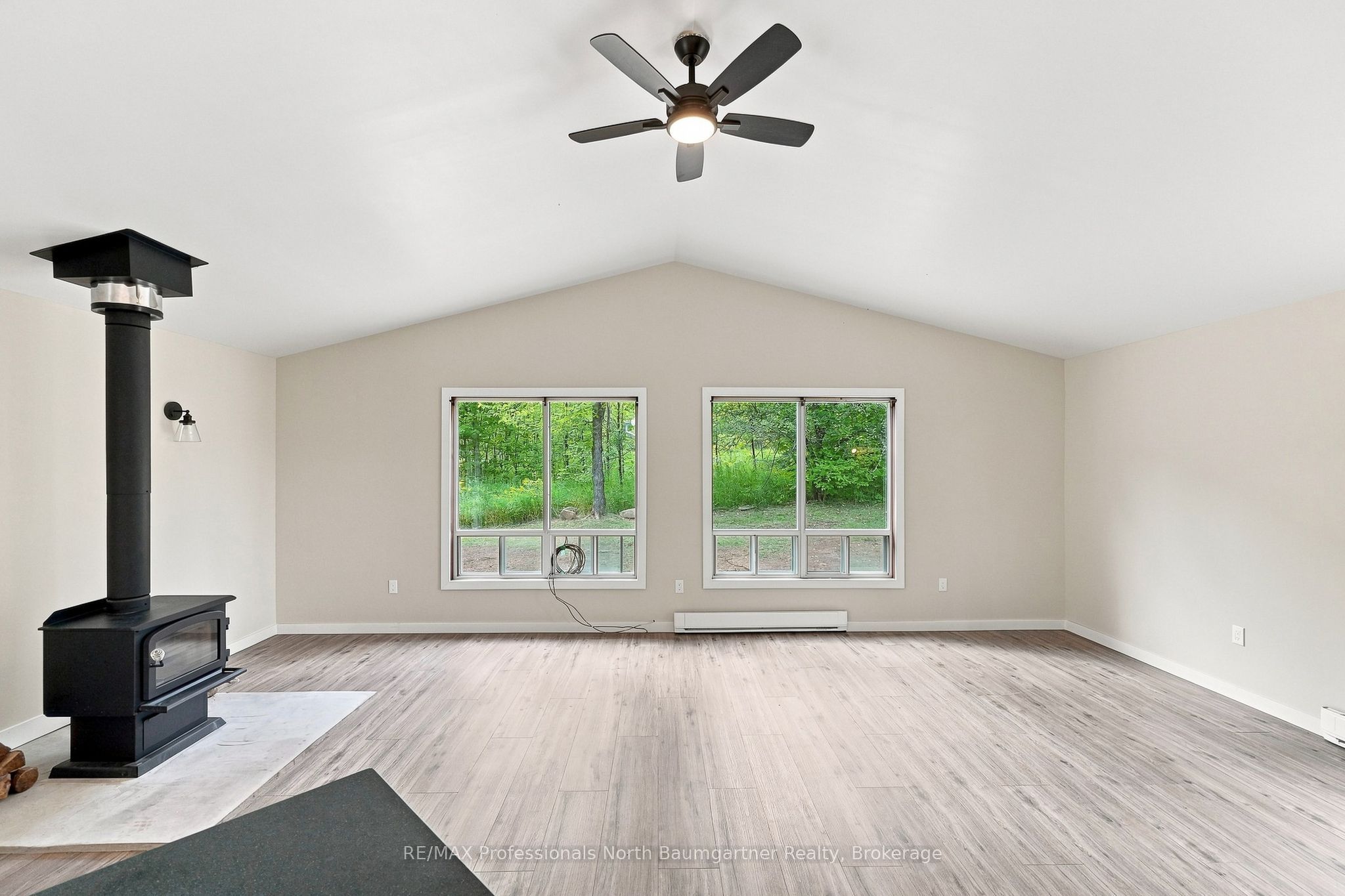 3085 Hadlington Road Property Photo 6