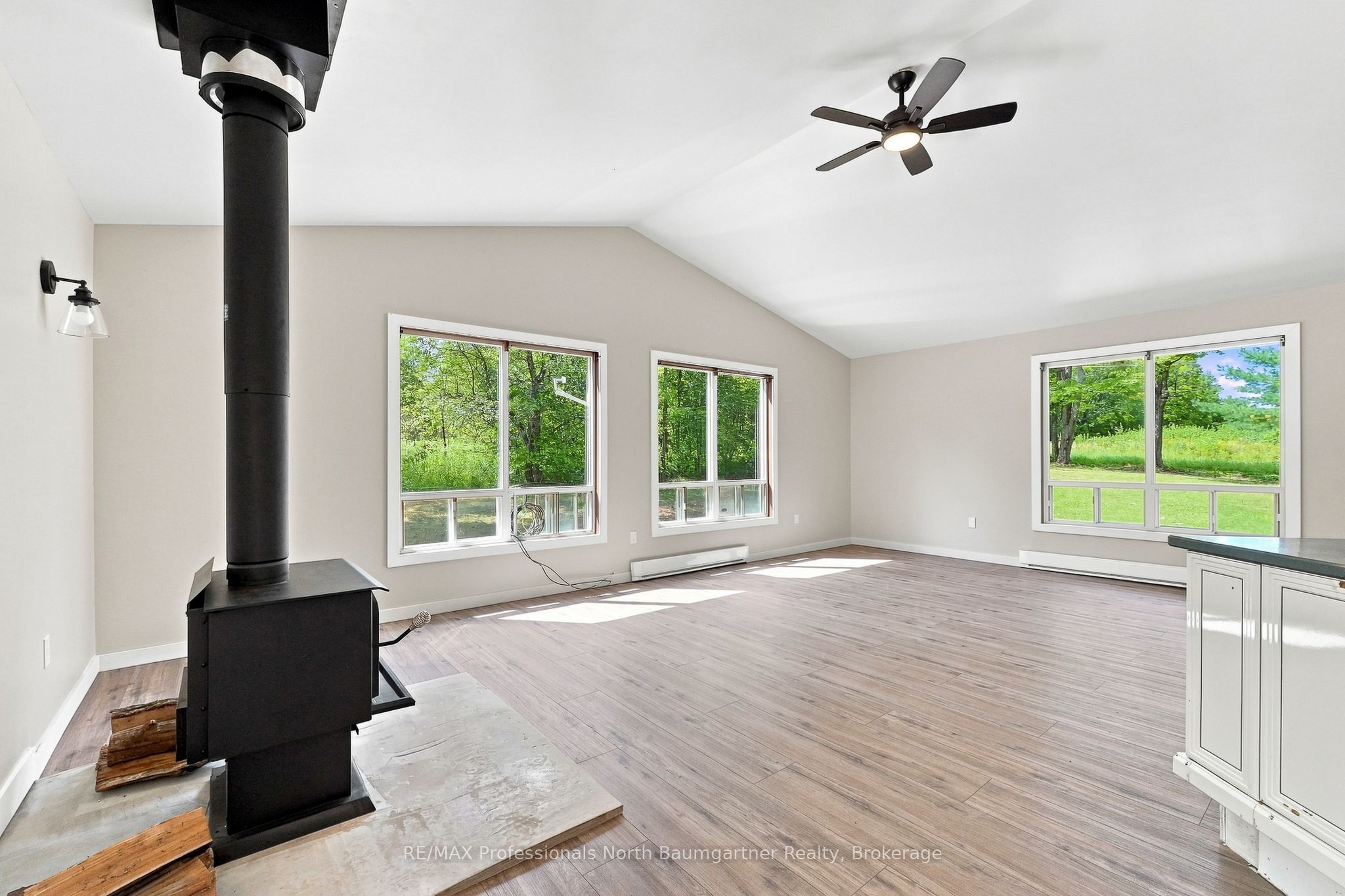 3085 Hadlington Road Property Photo 10