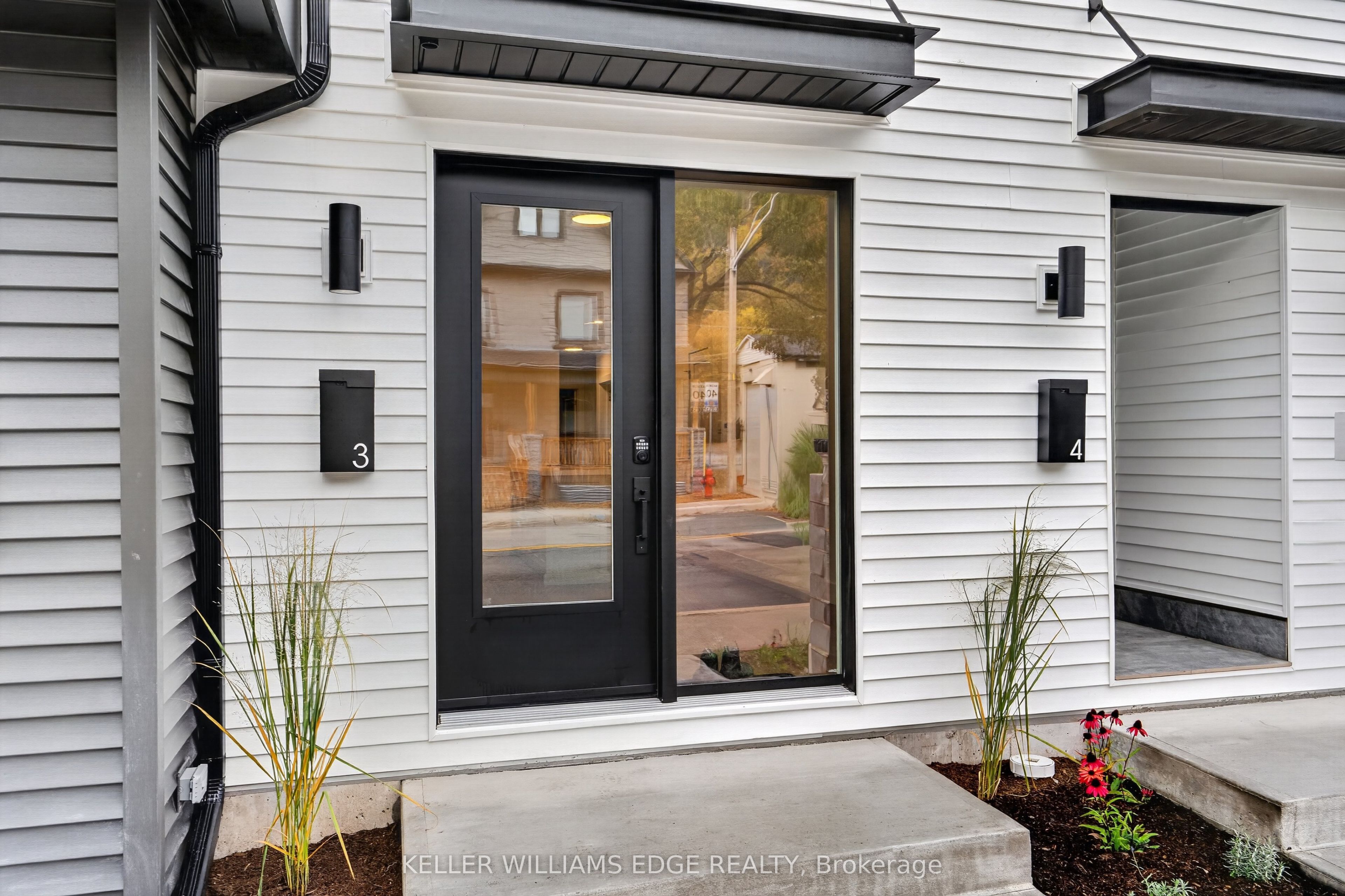 332 King Street W 3 Property Photo 4
