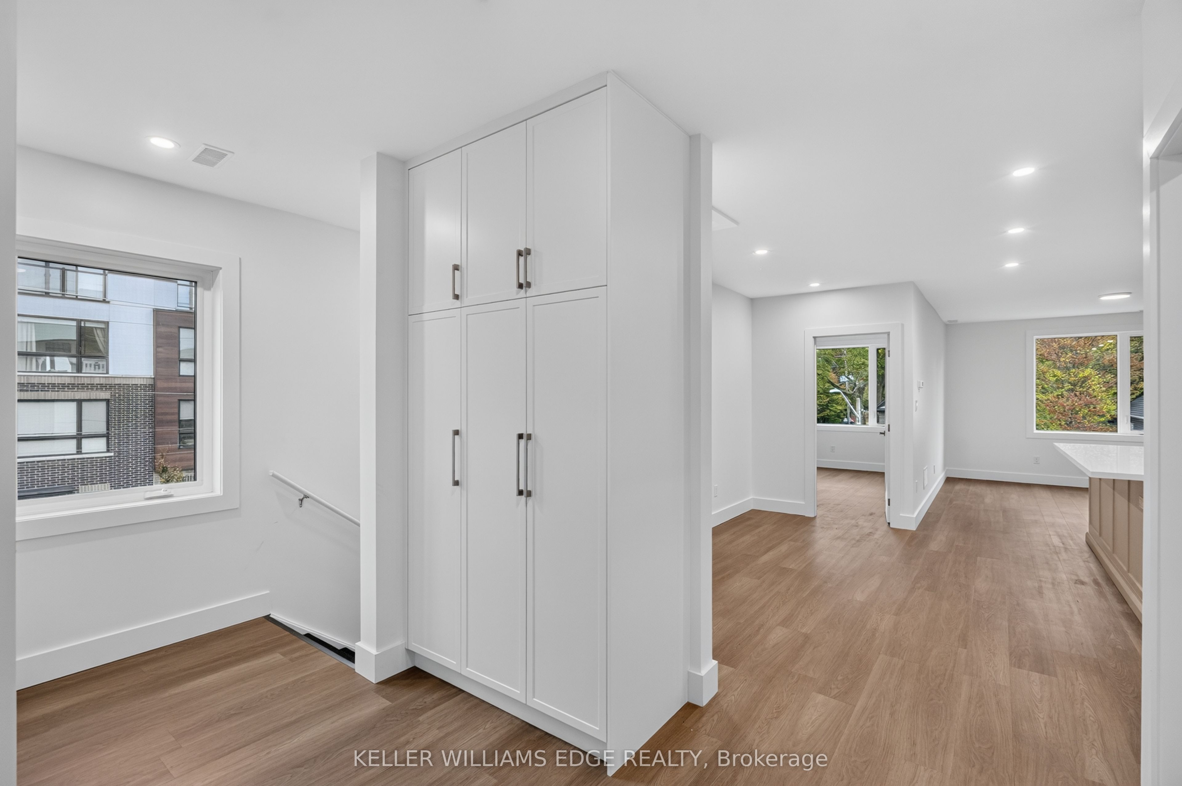332 King Street W 3 Property Photo 5